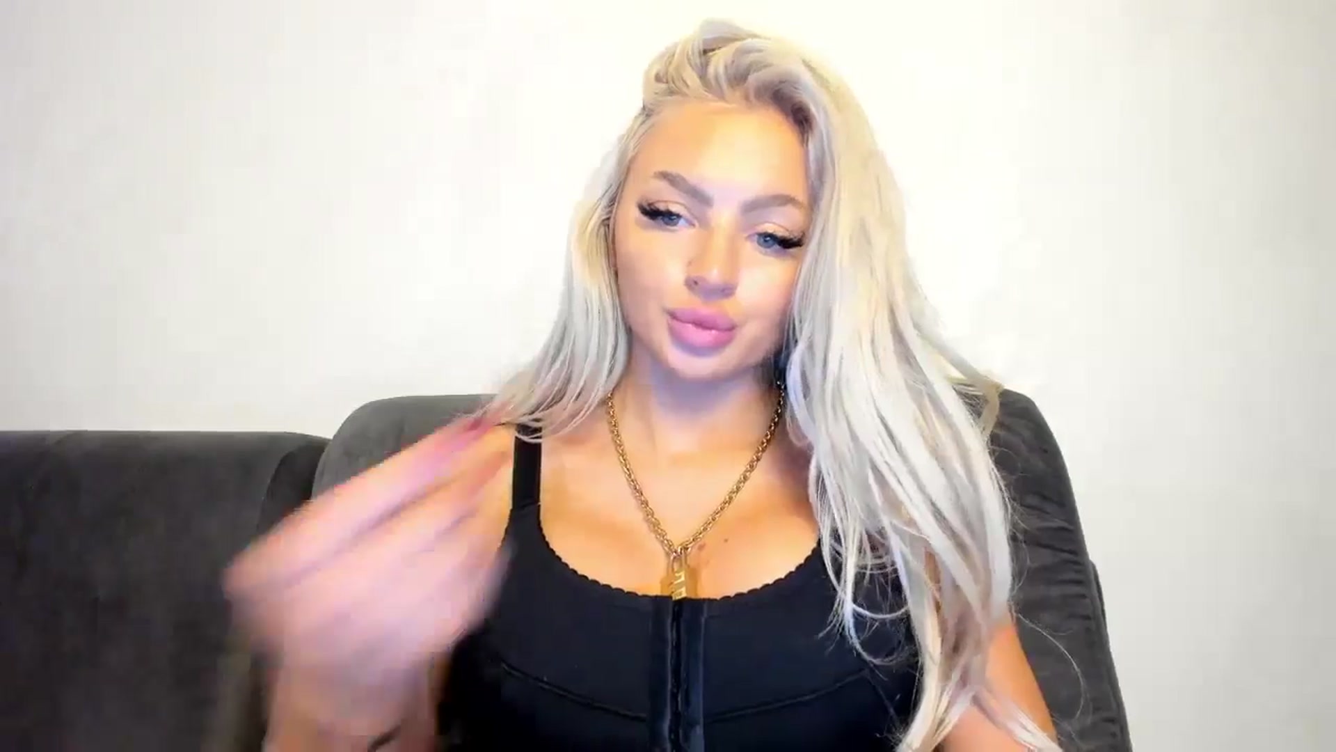 Gallery image thumbnail from barbie__girl's myfreecams stream on, 01/03/2025, 03:55 image 17 of 20