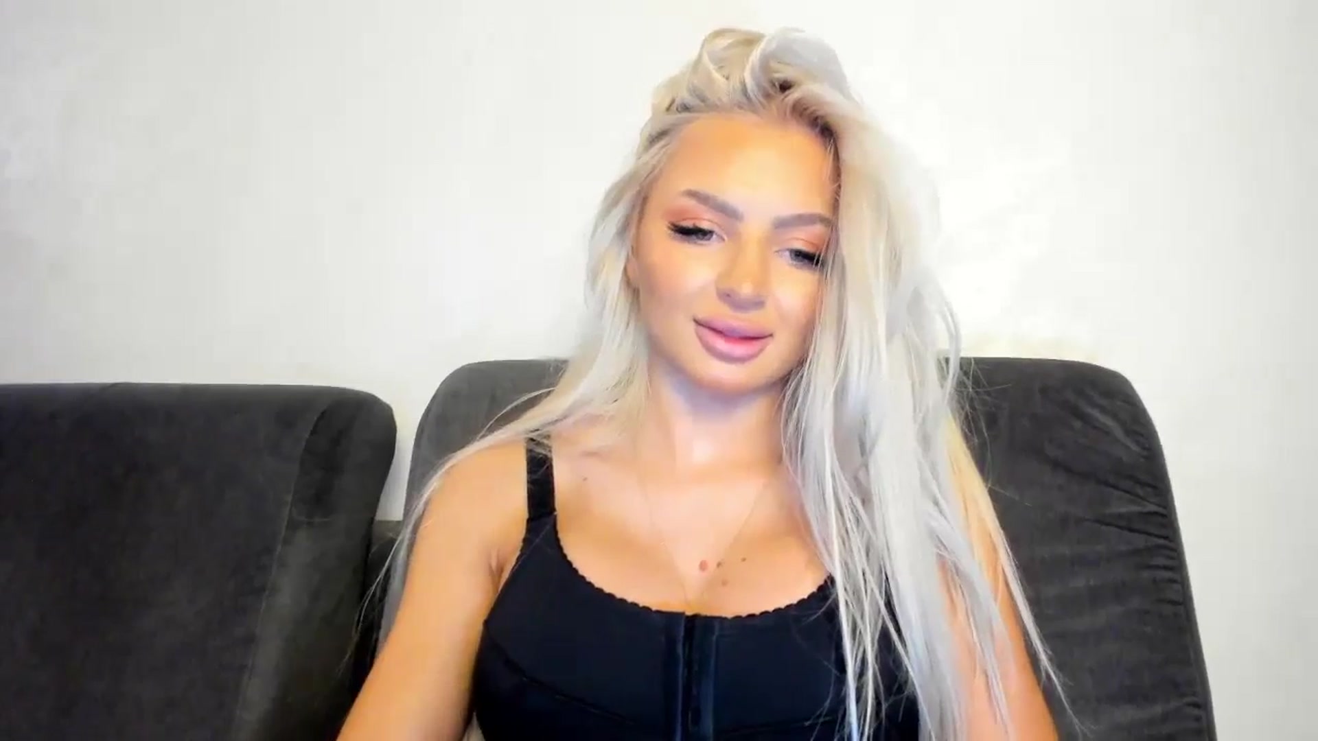 Gallery image thumbnail from barbie__girl's myfreecams stream on, 01/05/2025, 21:40 image 6 of 20