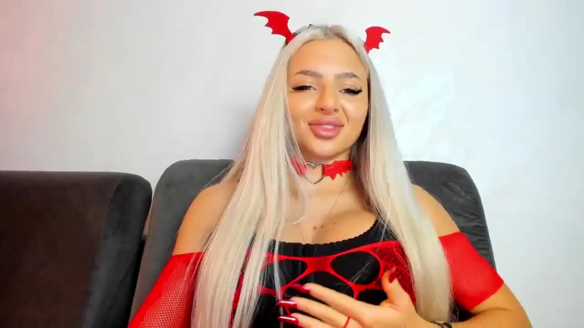Gallery image thumbnail from barbie__girl's myfreecams stream on, 01/06/2025, 19:03 image 16 of 20