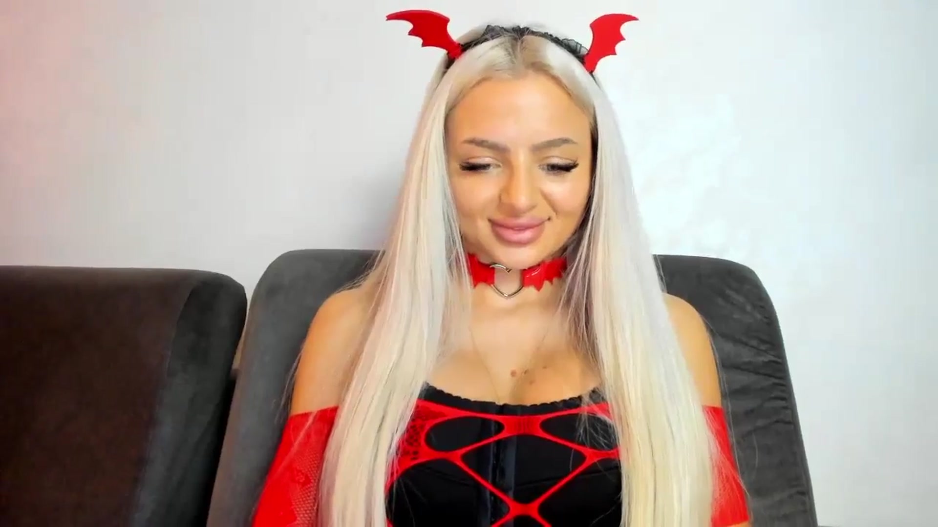 Gallery image thumbnail from barbie__girl's myfreecams stream on, 01/06/2025, 19:03 image 13 of 20