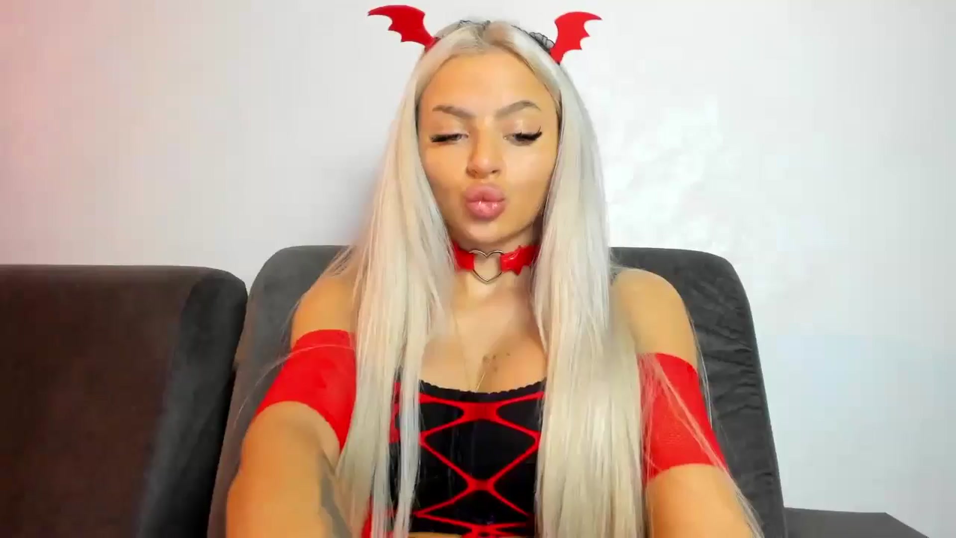 Gallery image thumbnail from barbie__girl's myfreecams stream on, 01/06/2025, 19:03 image 1 of 20