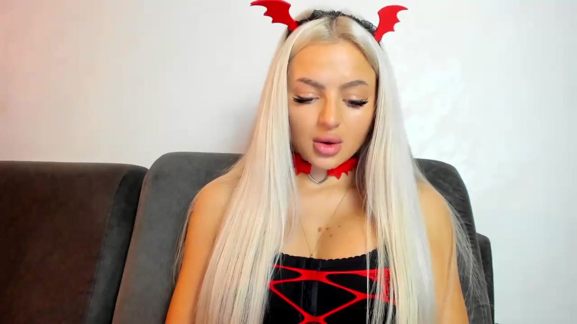 Gallery image thumbnail from barbie__girl's myfreecams stream on, 01/06/2025, 20:15 image 3 of 20