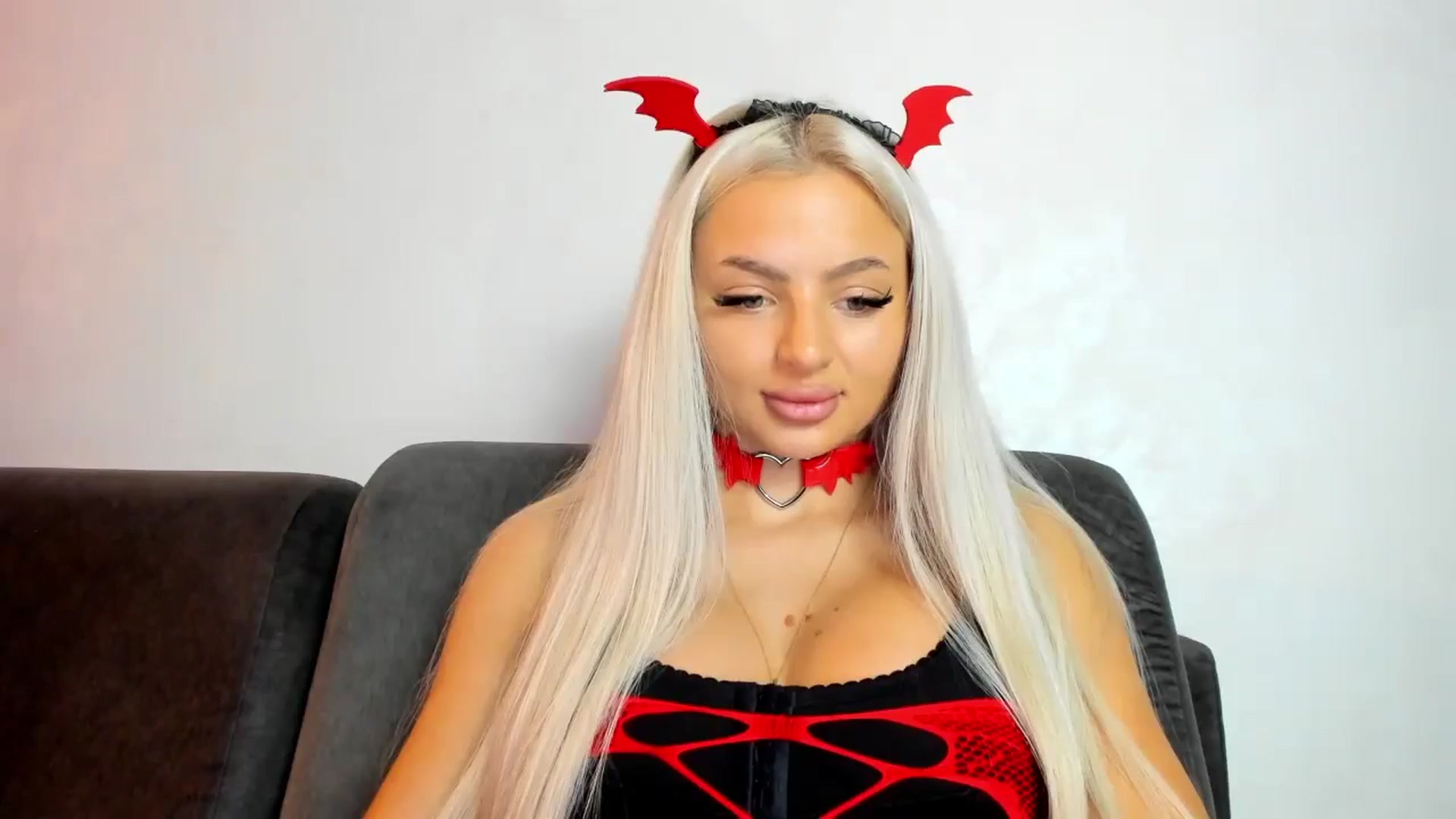 Gallery image thumbnail from barbie__girl's myfreecams stream on, 01/06/2025, 20:15 image 1 of 20