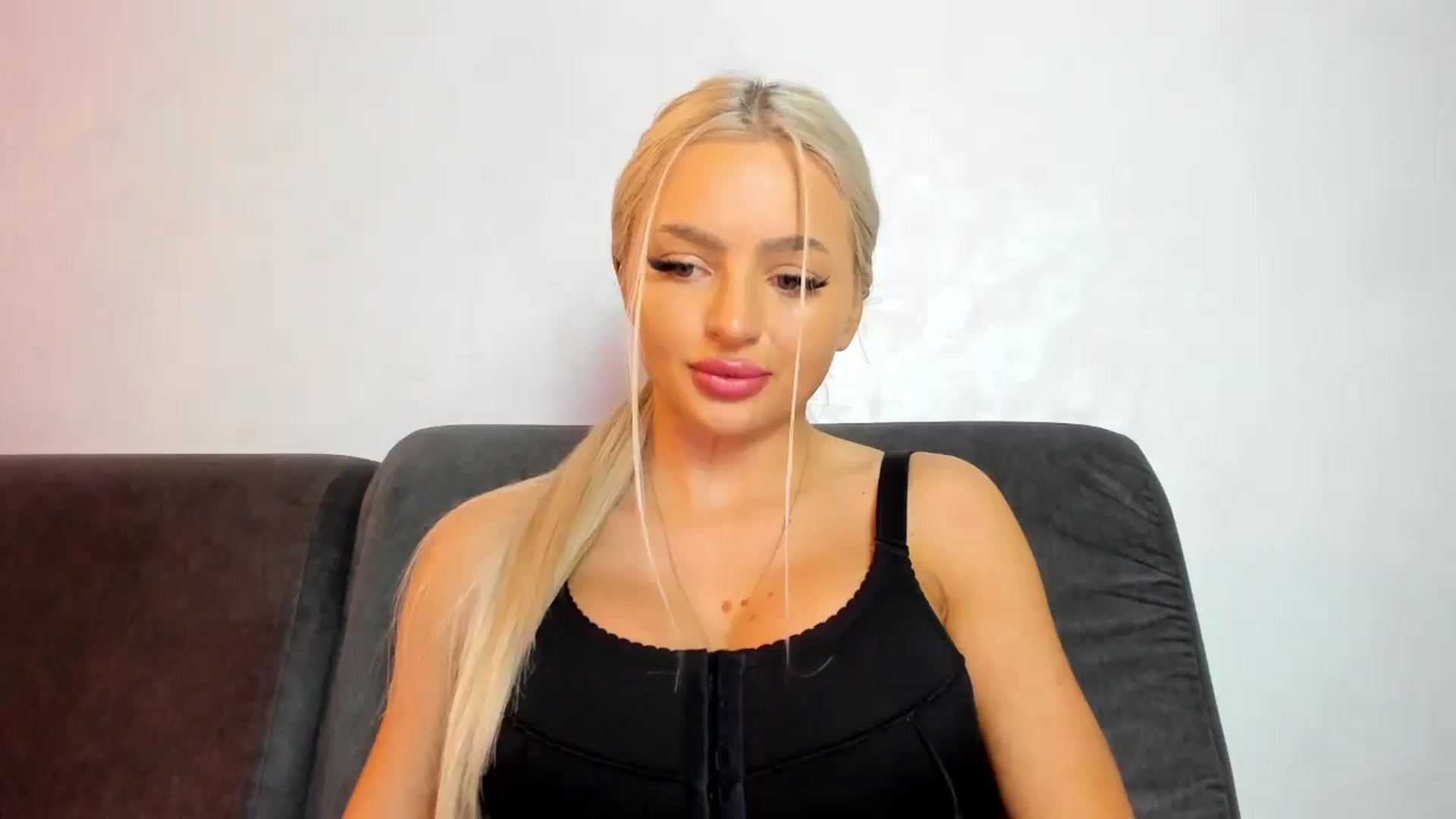 Gallery image thumbnail from barbie__girl's myfreecams stream on, 01/08/2025, 23:27 image 10 of 20