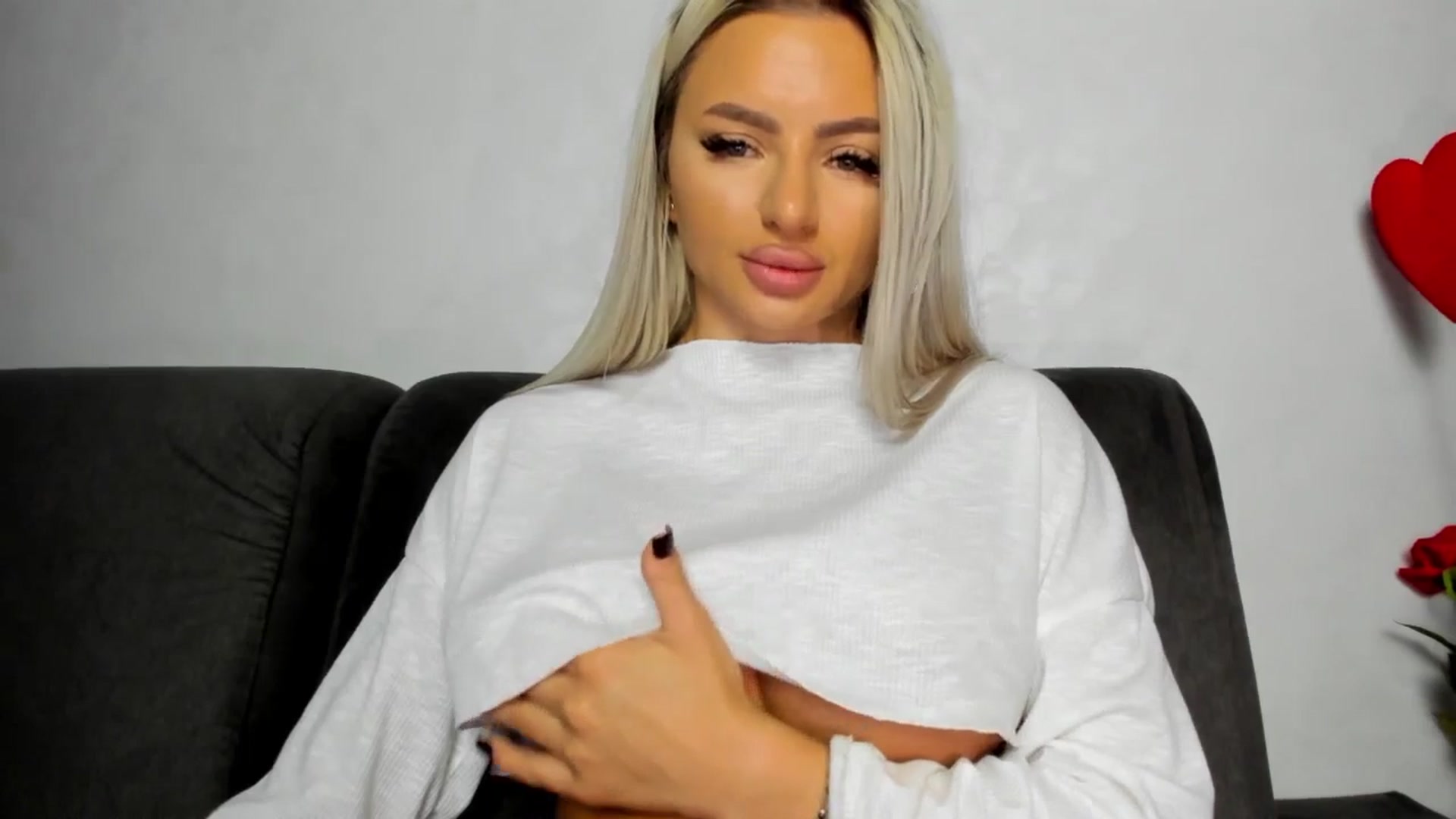 Gallery image thumbnail from barbie__girl's myfreecams stream on, 03/27/2025, 23:04 image 9 of 20