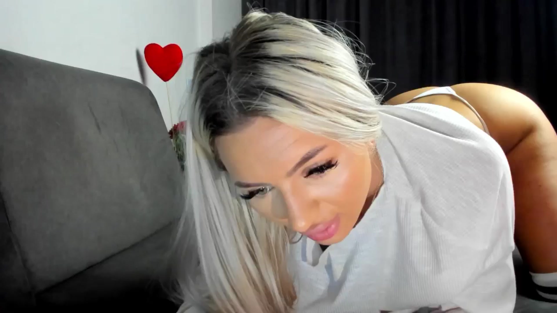 Gallery image thumbnail from barbie__girl's myfreecams stream on, 03/27/2025, 23:04 image 6 of 20