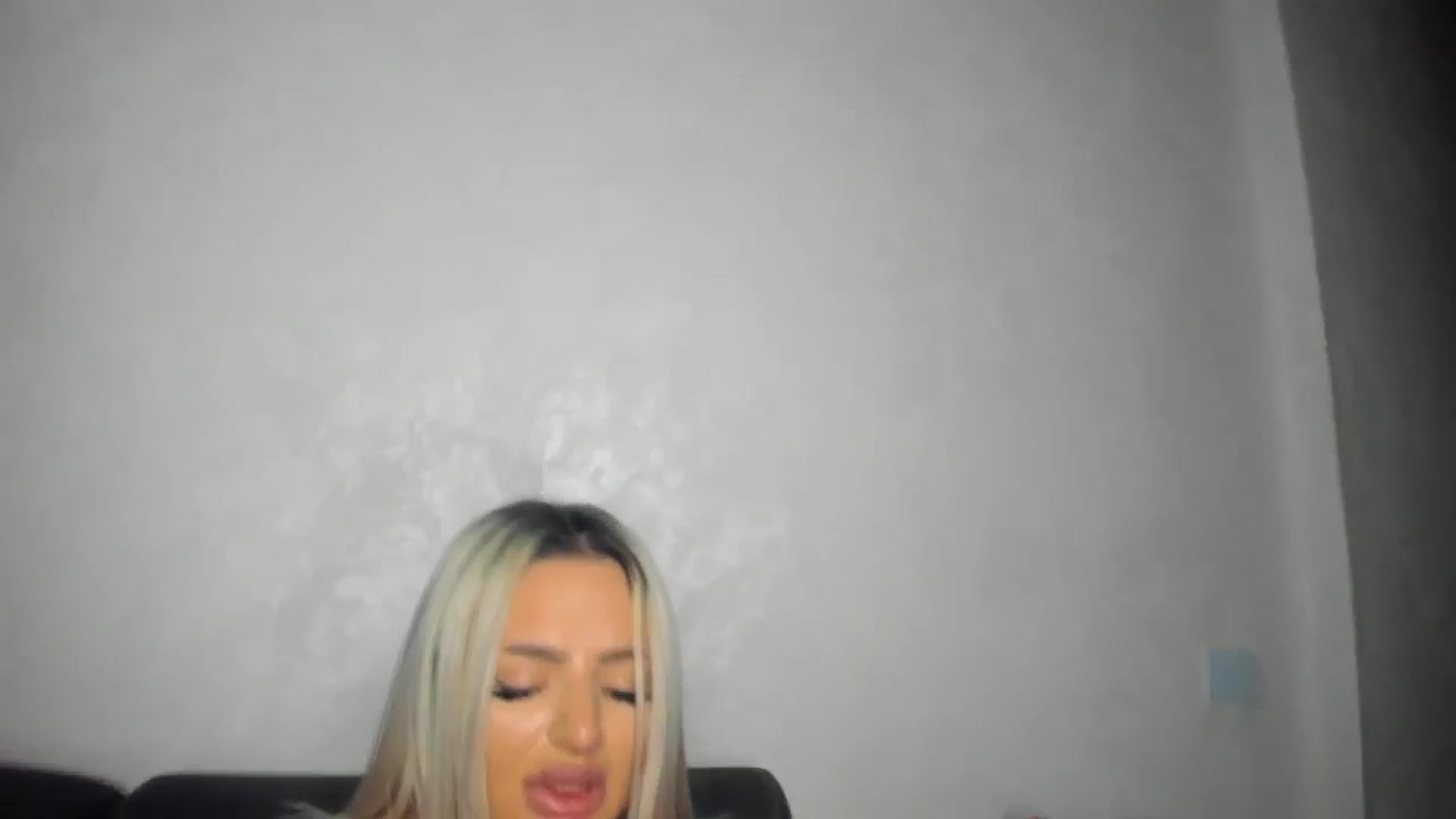 Gallery image thumbnail from barbie__girl's myfreecams stream on, 04/01/2025, 03:31 image 12 of 20