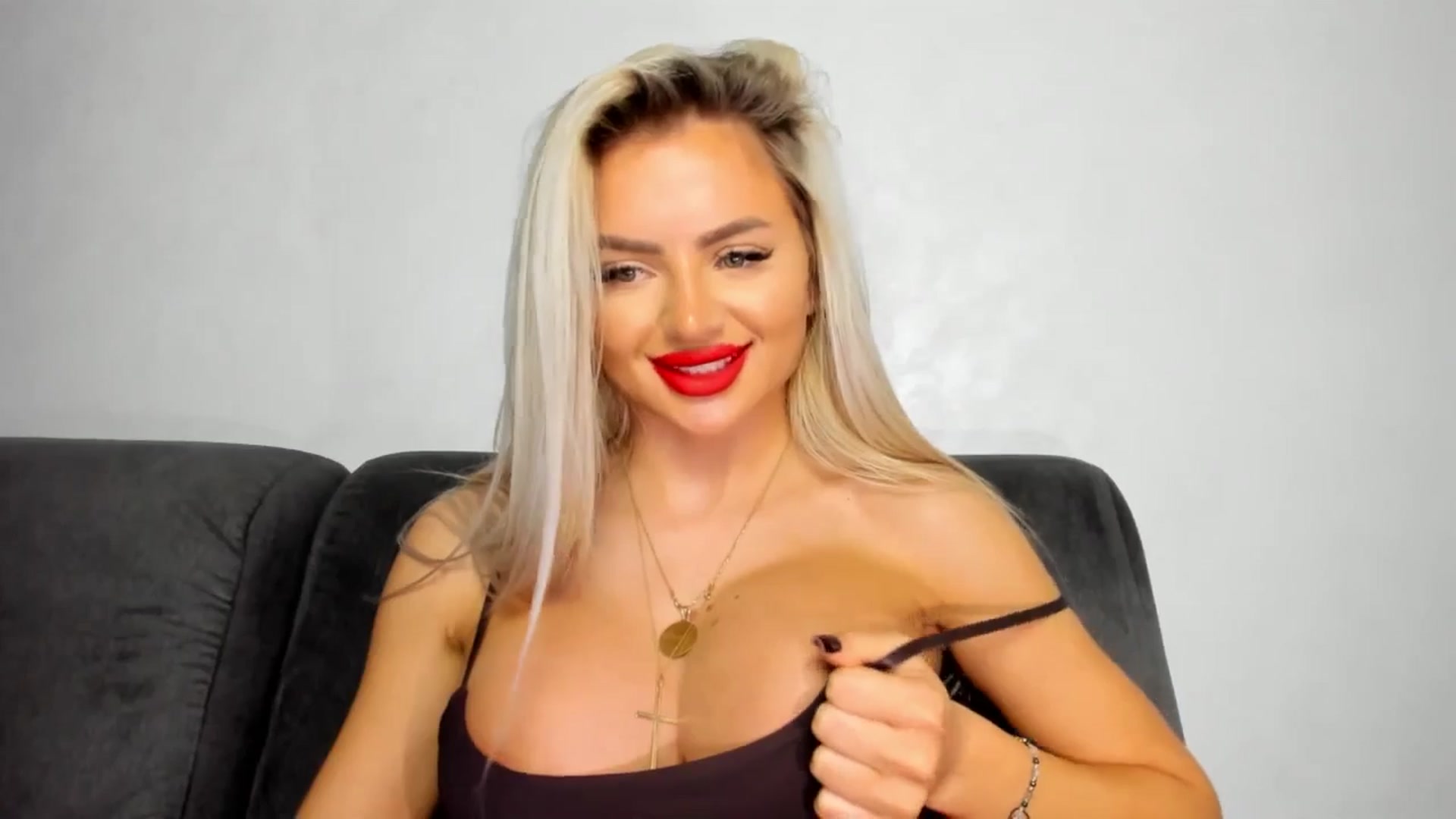 Gallery image thumbnail from barbie__girl's myfreecams stream on, 04/07/2025, 15:37 image 11 of 20