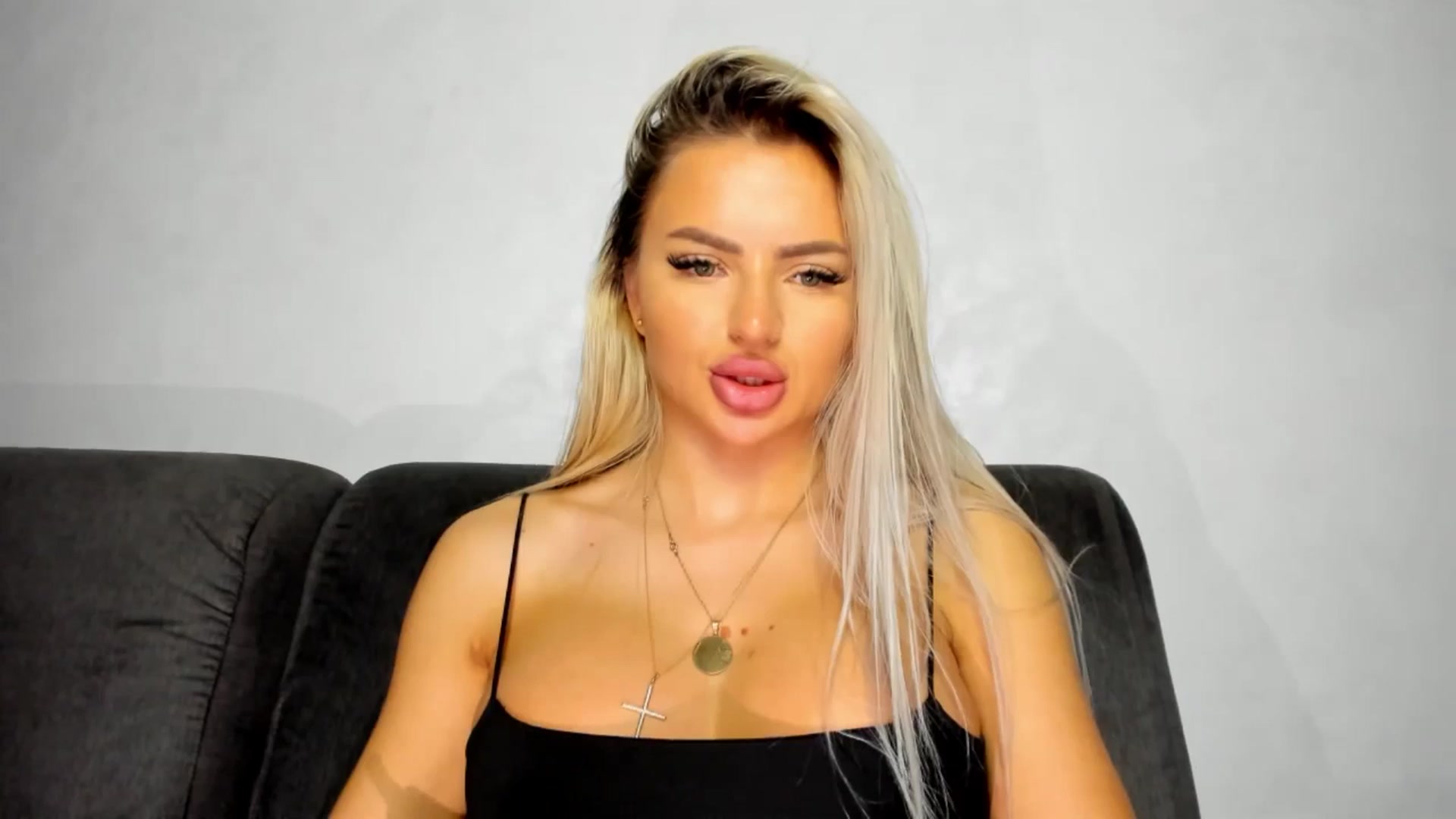 Gallery image thumbnail from barbie__girl's myfreecams stream on, 04/07/2025, 19:36 image 6 of 20