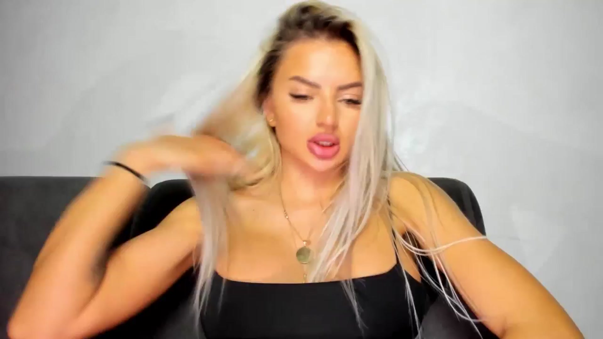 Gallery image thumbnail from barbie__girl's myfreecams stream on, 04/07/2025, 19:36 image 9 of 20