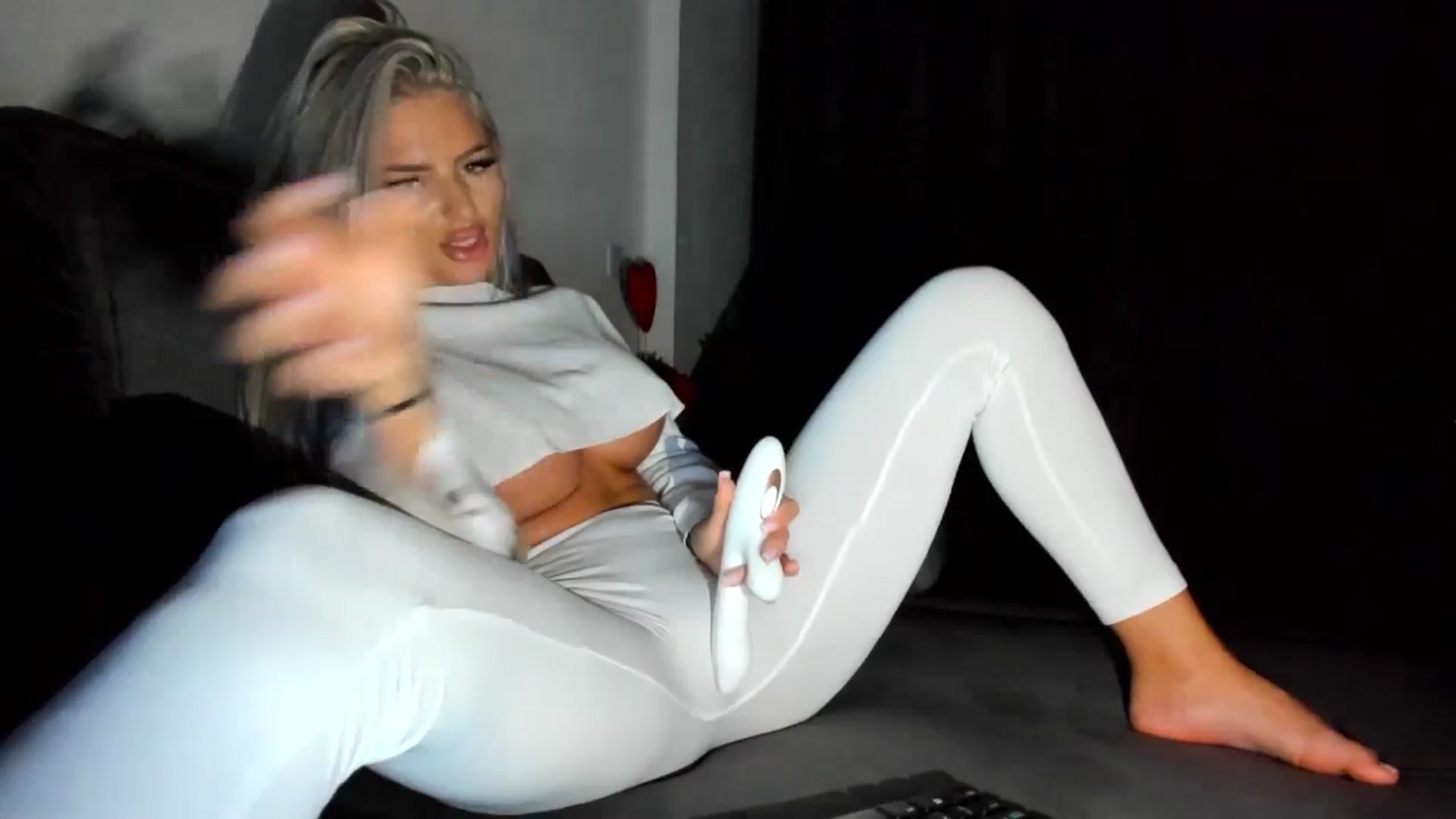 Gallery image thumbnail from barbie__girl's myfreecams stream on, 04/25/2025, 24:46 image 20 of 20