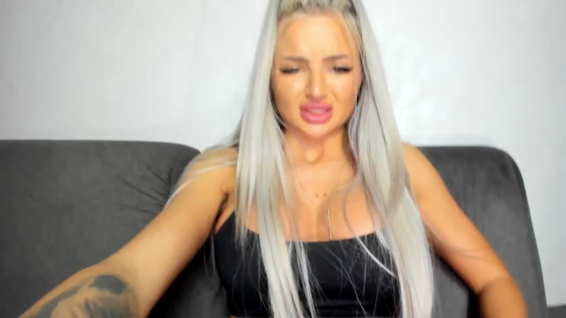 Gallery image thumbnail from barbie__girl's myfreecams stream on, 05/05/2025, 21:51 image 15 of 20