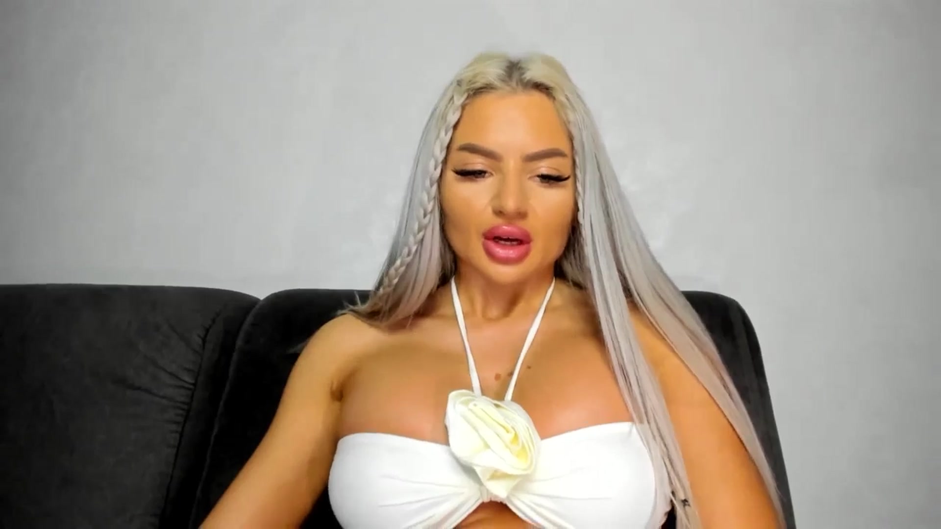 Gallery image thumbnail from barbie__girl's myfreecams stream on, 05/12/2025, 22:49 image 16 of 20
