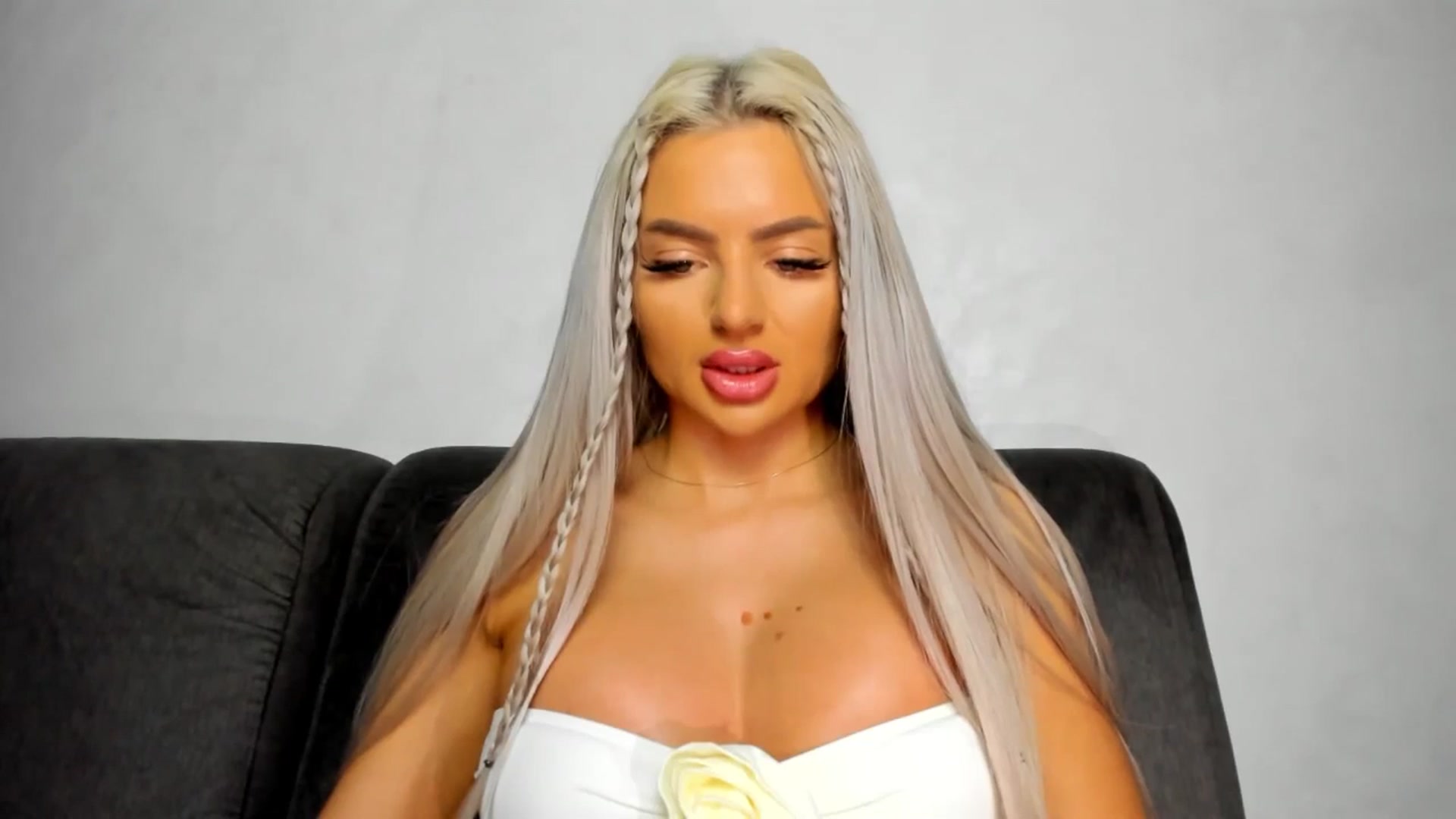 Gallery image thumbnail from barbie__girl's myfreecams stream on, 05/12/2025, 23:35 image 10 of 20