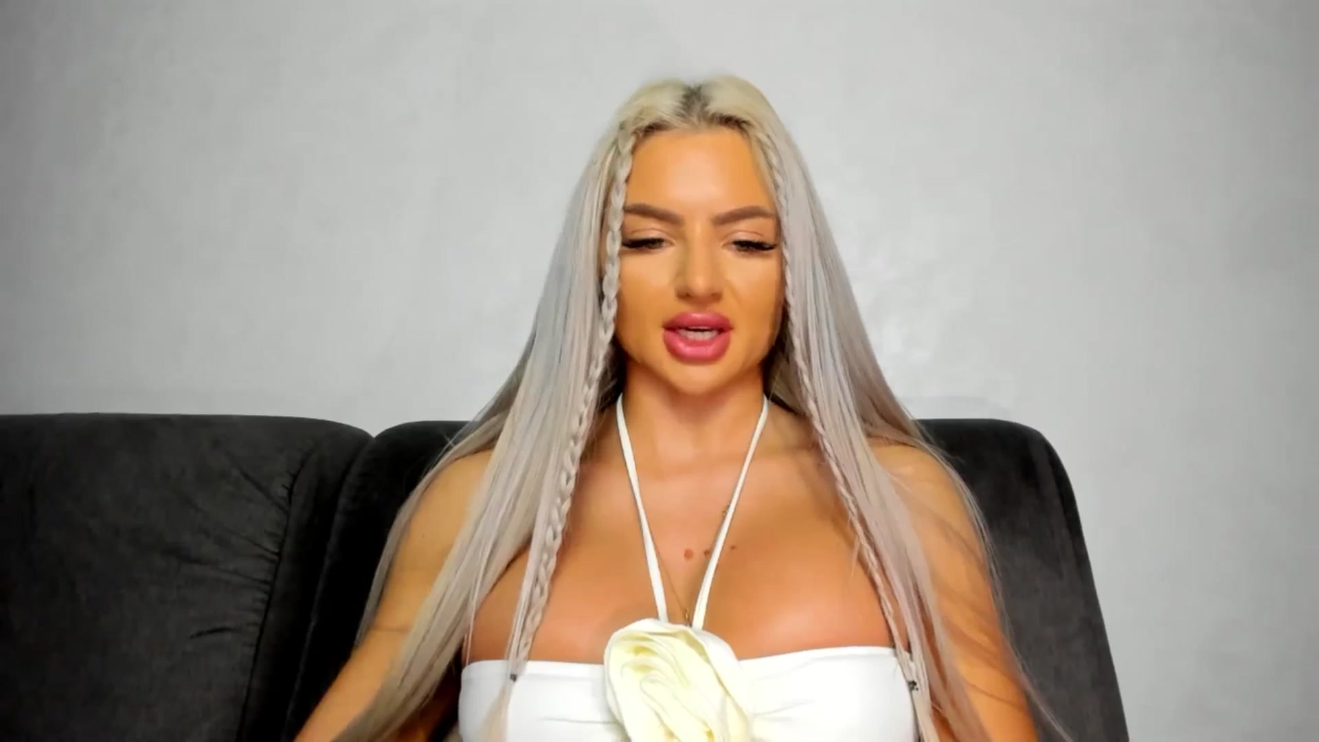 Gallery image thumbnail from barbie__girl's myfreecams stream on, 05/13/2025, 24:00 image 11 of 20