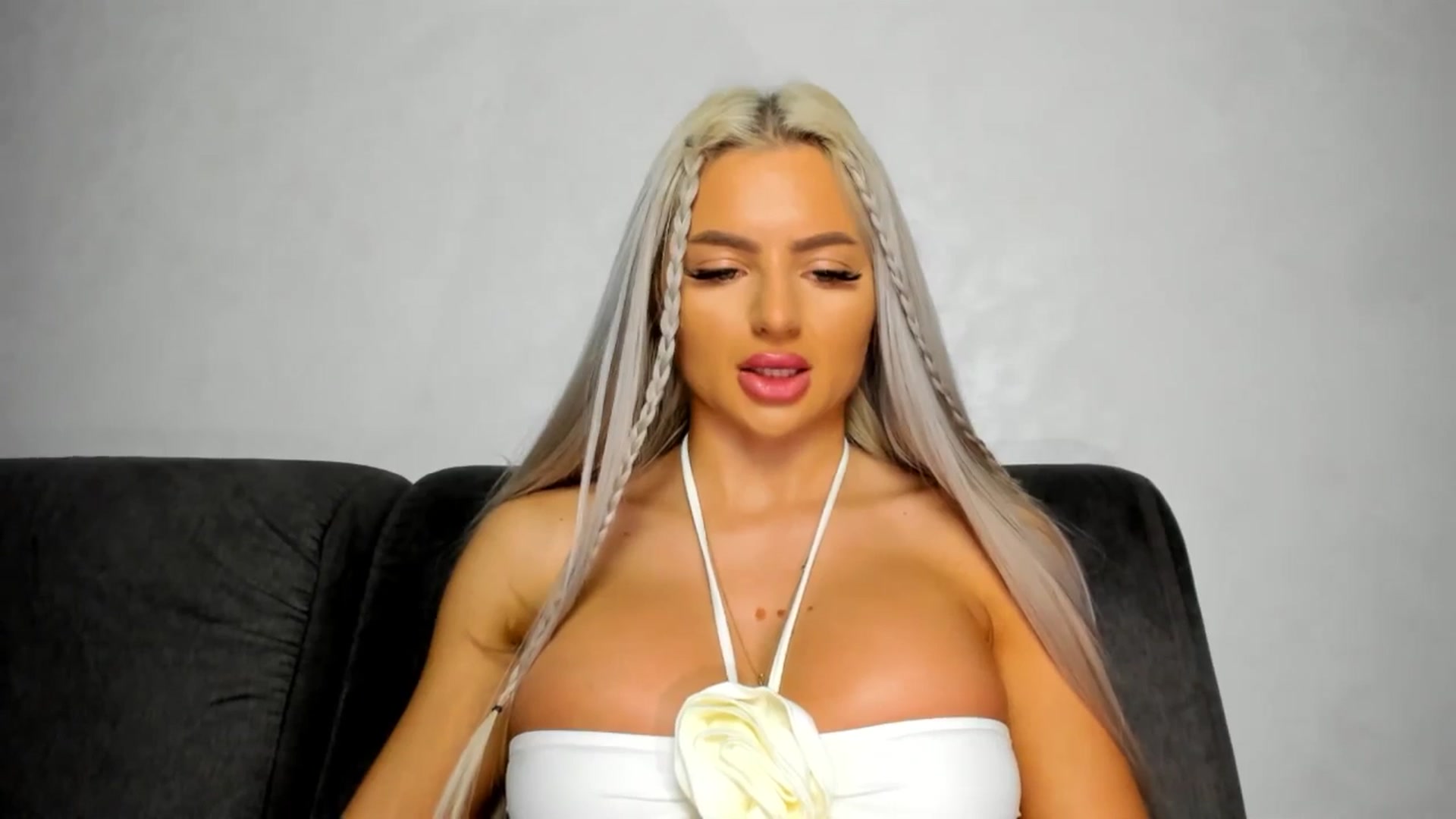 Gallery image thumbnail from barbie__girl's myfreecams stream on, 05/13/2025, 24:00 image 6 of 20