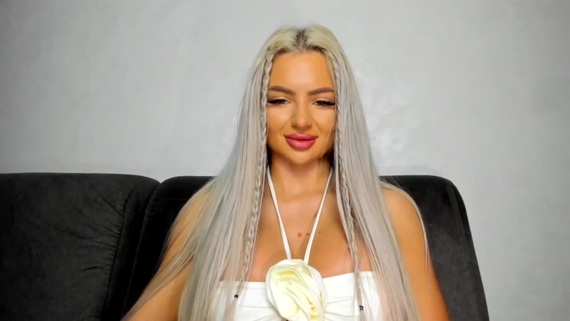 Gallery image thumbnail from barbie__girl's myfreecams stream on, 05/13/2025, 24:00 image 19 of 20