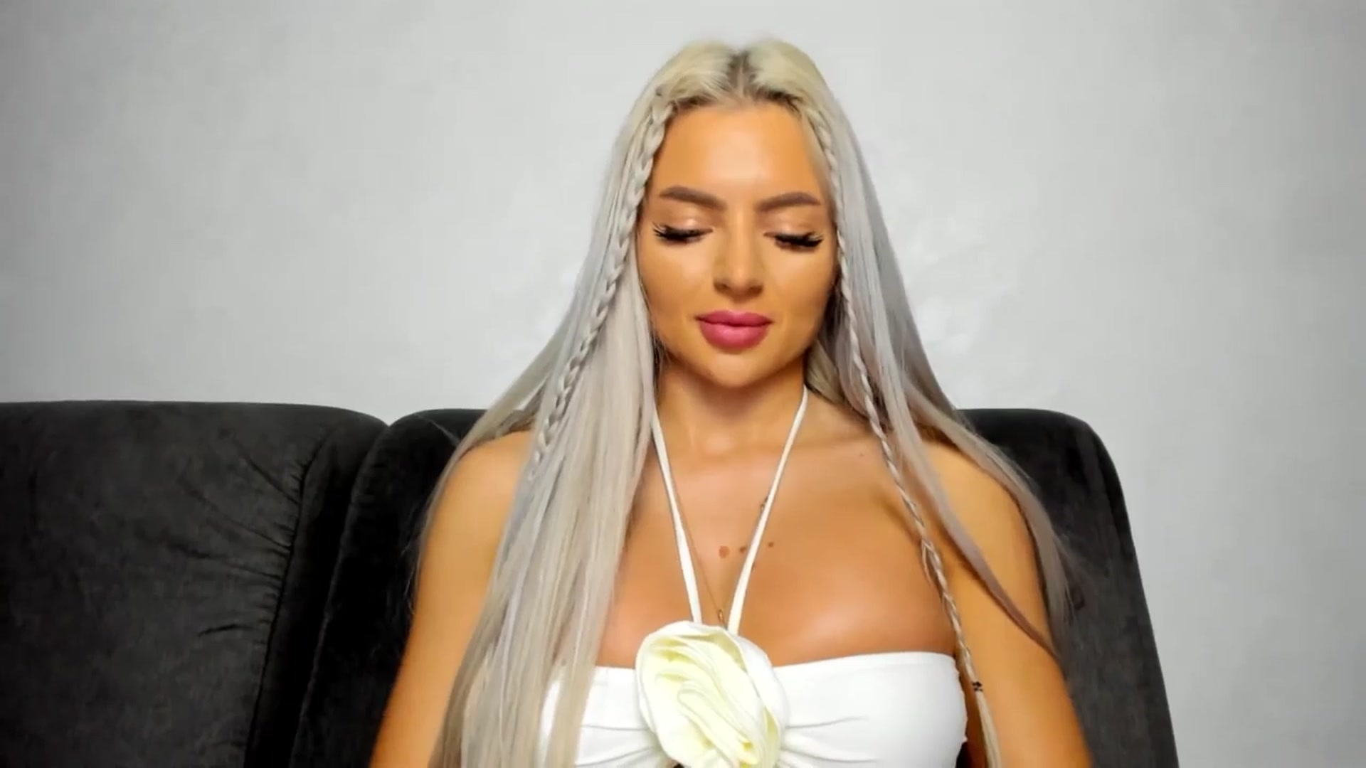 Gallery image thumbnail from barbie__girl's myfreecams stream on, 05/13/2025, 24:00 image 9 of 20