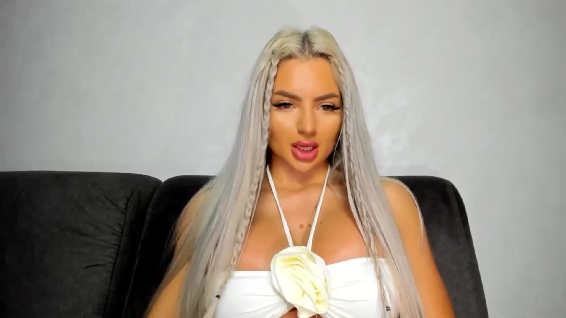 Gallery image thumbnail from barbie__girl's myfreecams stream on, 05/13/2025, 24:00 image 18 of 20