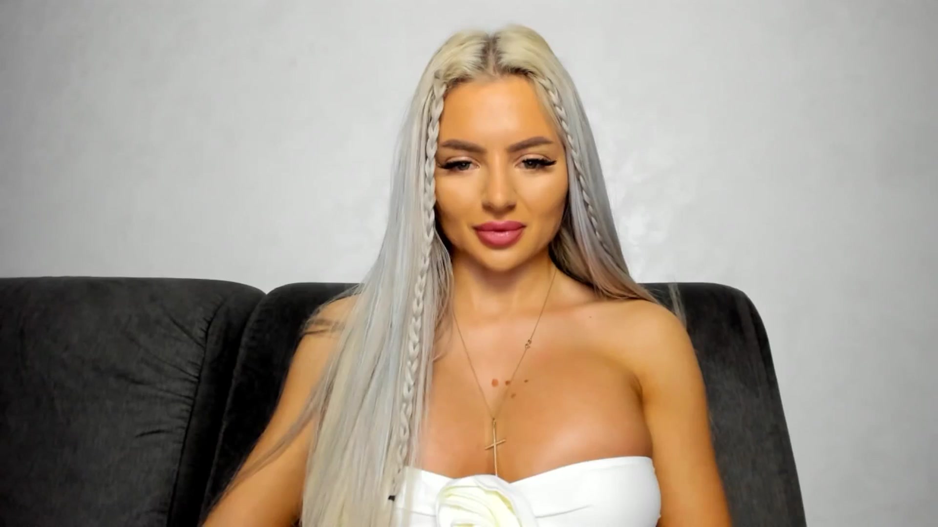 Gallery image thumbnail from barbie__girl's myfreecams stream on, 05/13/2025, 24:00 image 2 of 20