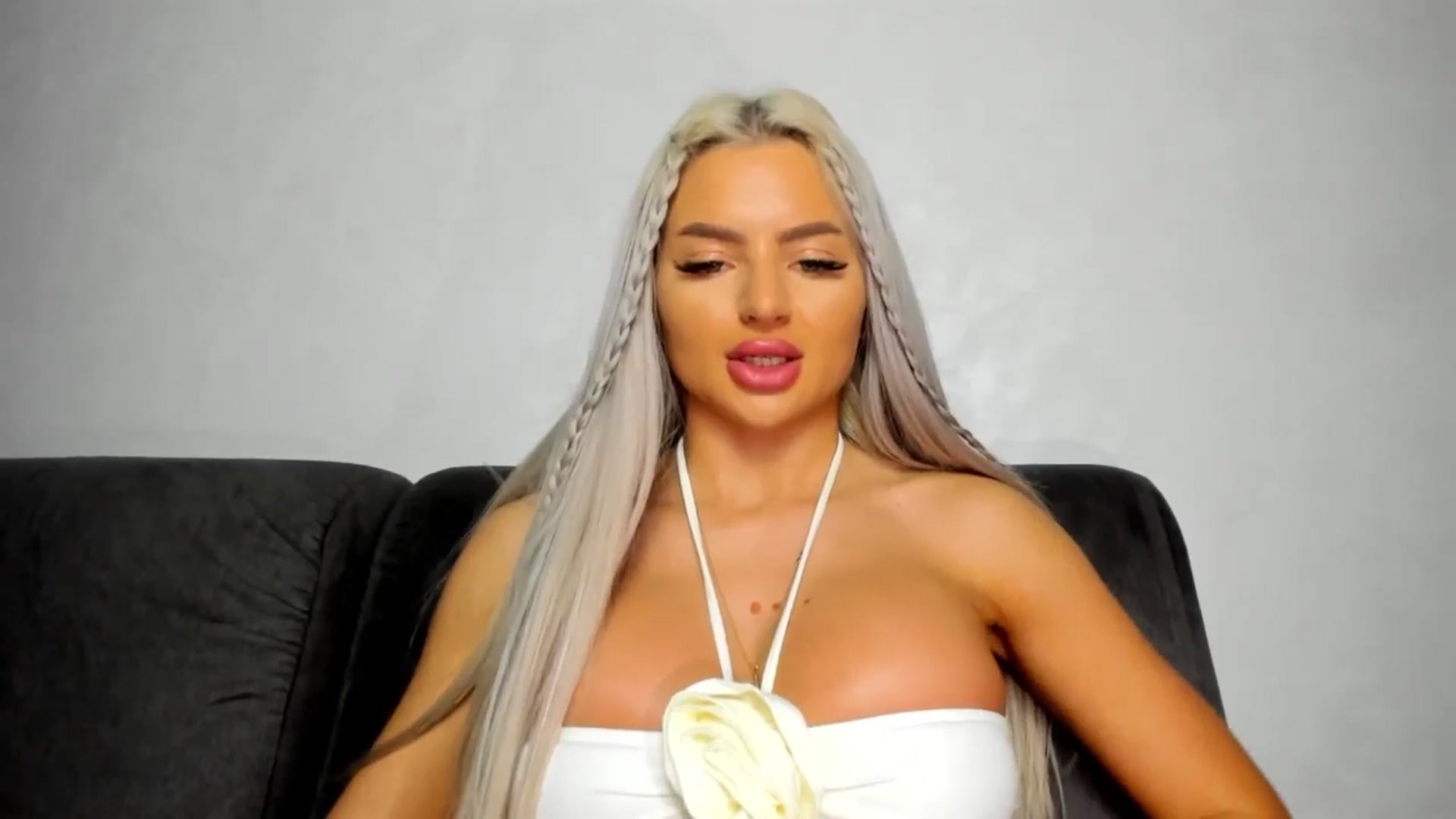 Gallery image thumbnail from barbie__girl's myfreecams stream on, 05/13/2025, 24:00 image 7 of 20