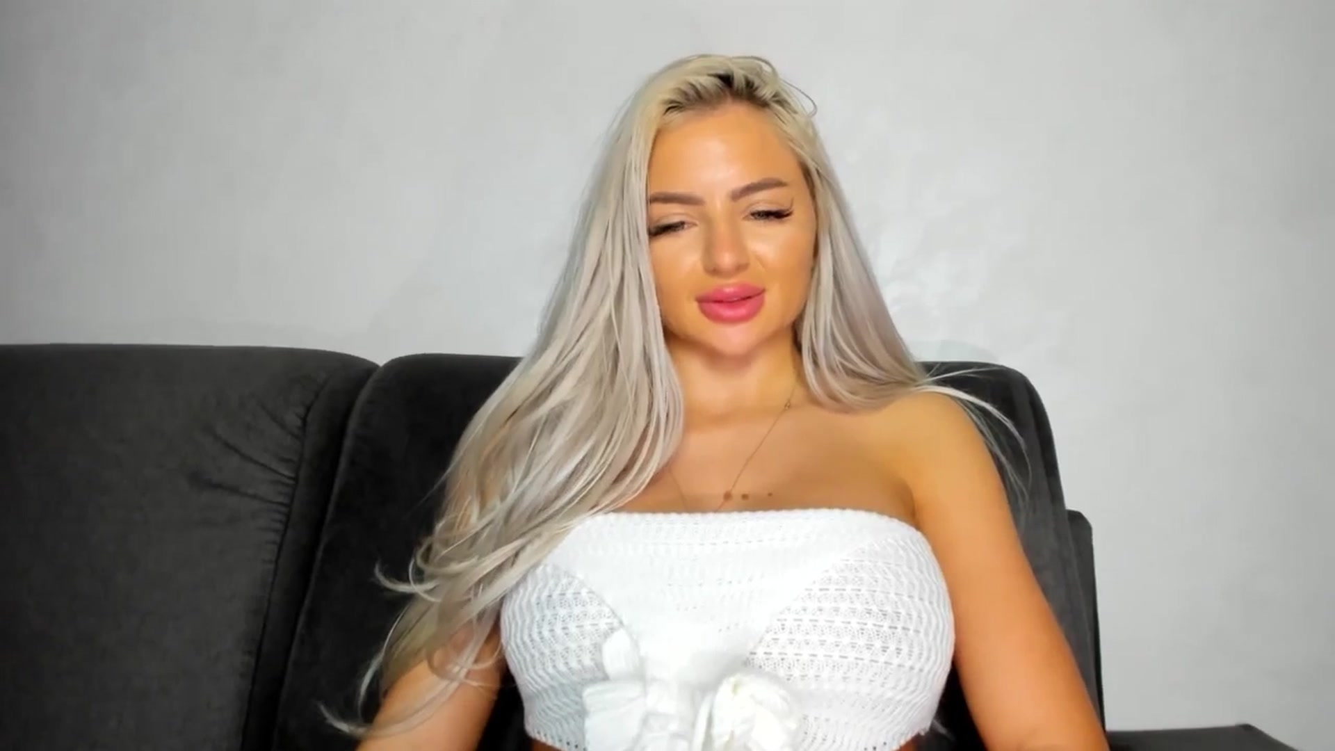 Gallery image thumbnail from barbie__girl's myfreecams stream on, 05/17/2025, 24:06 image 14 of 20