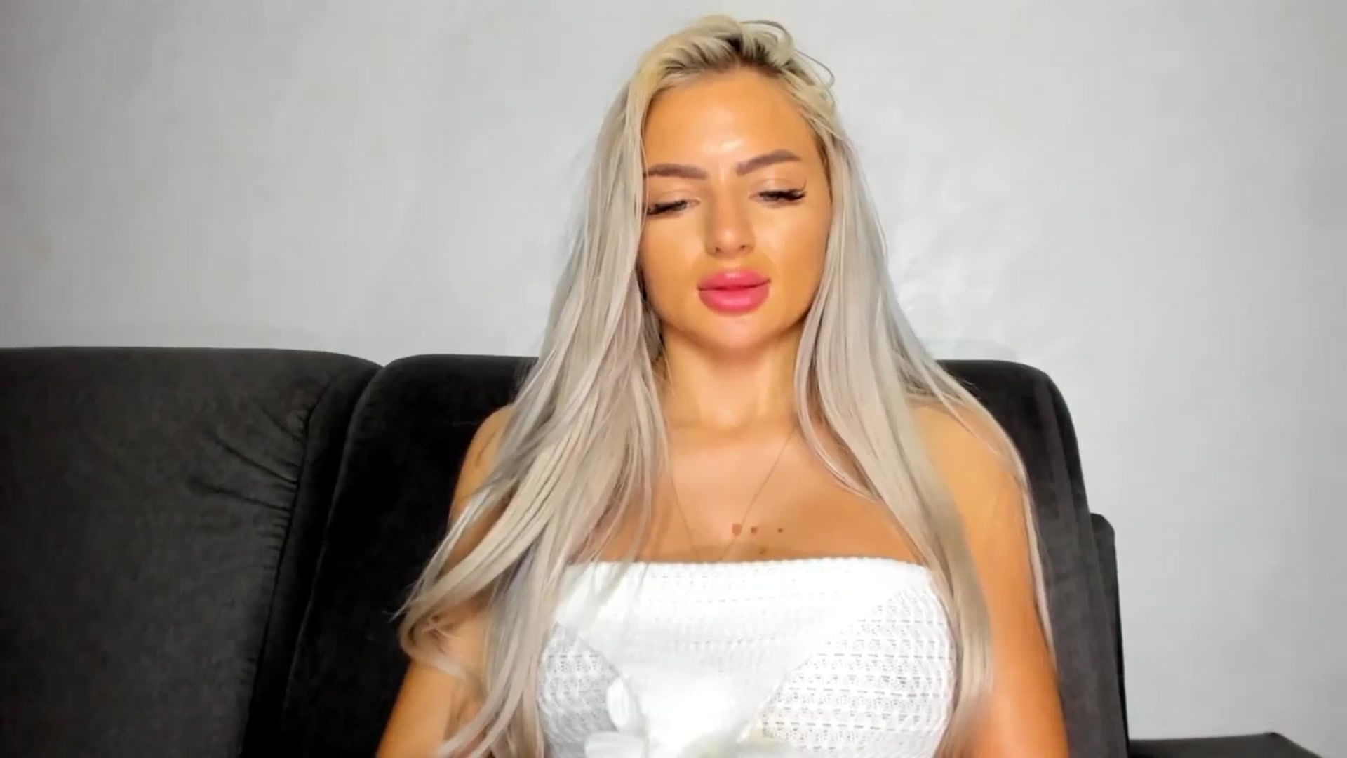 Gallery image thumbnail from barbie__girl's myfreecams stream on, 05/17/2025, 24:06 image 12 of 20