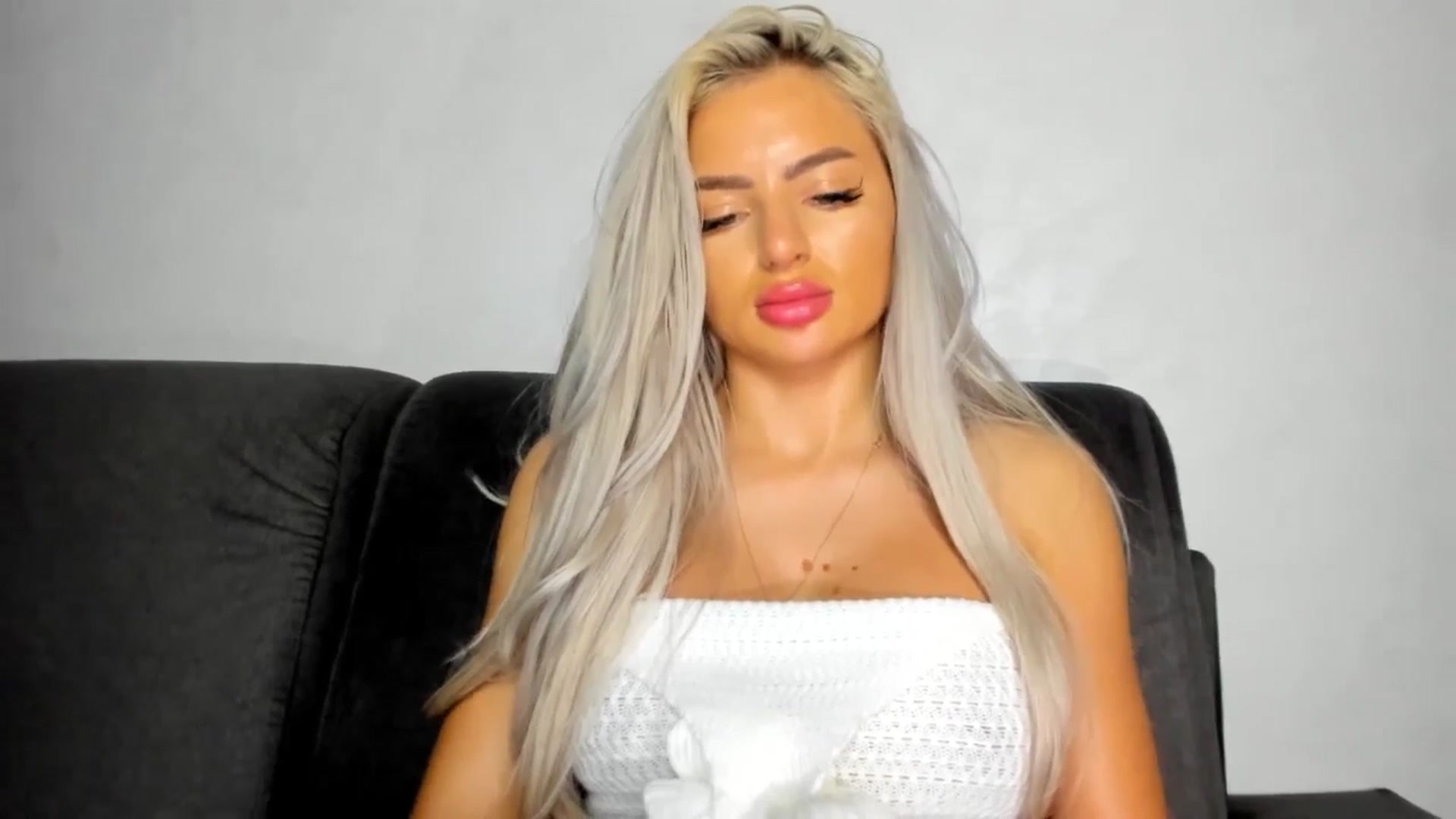 Gallery image thumbnail from barbie__girl's myfreecams stream on, 05/17/2025, 24:06 image 7 of 20