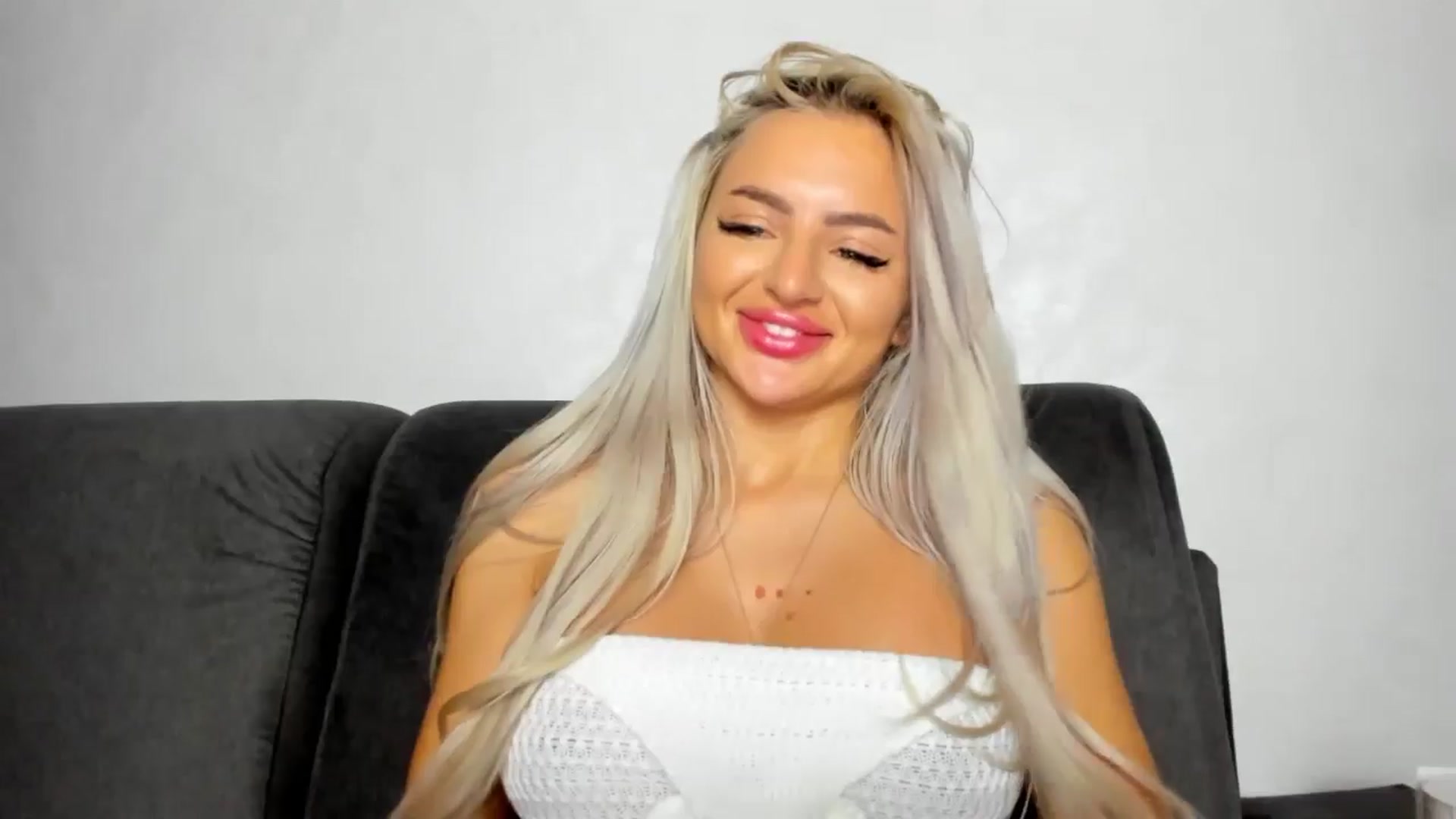 Gallery image thumbnail from barbie__girl's myfreecams stream on, 05/17/2025, 05:32 image 8 of 20