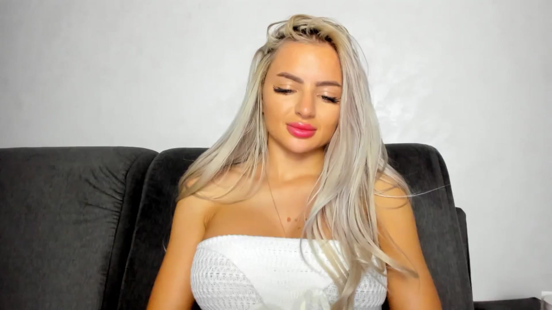 Gallery image thumbnail from barbie__girl's myfreecams stream on, 05/17/2025, 05:32 image 6 of 20