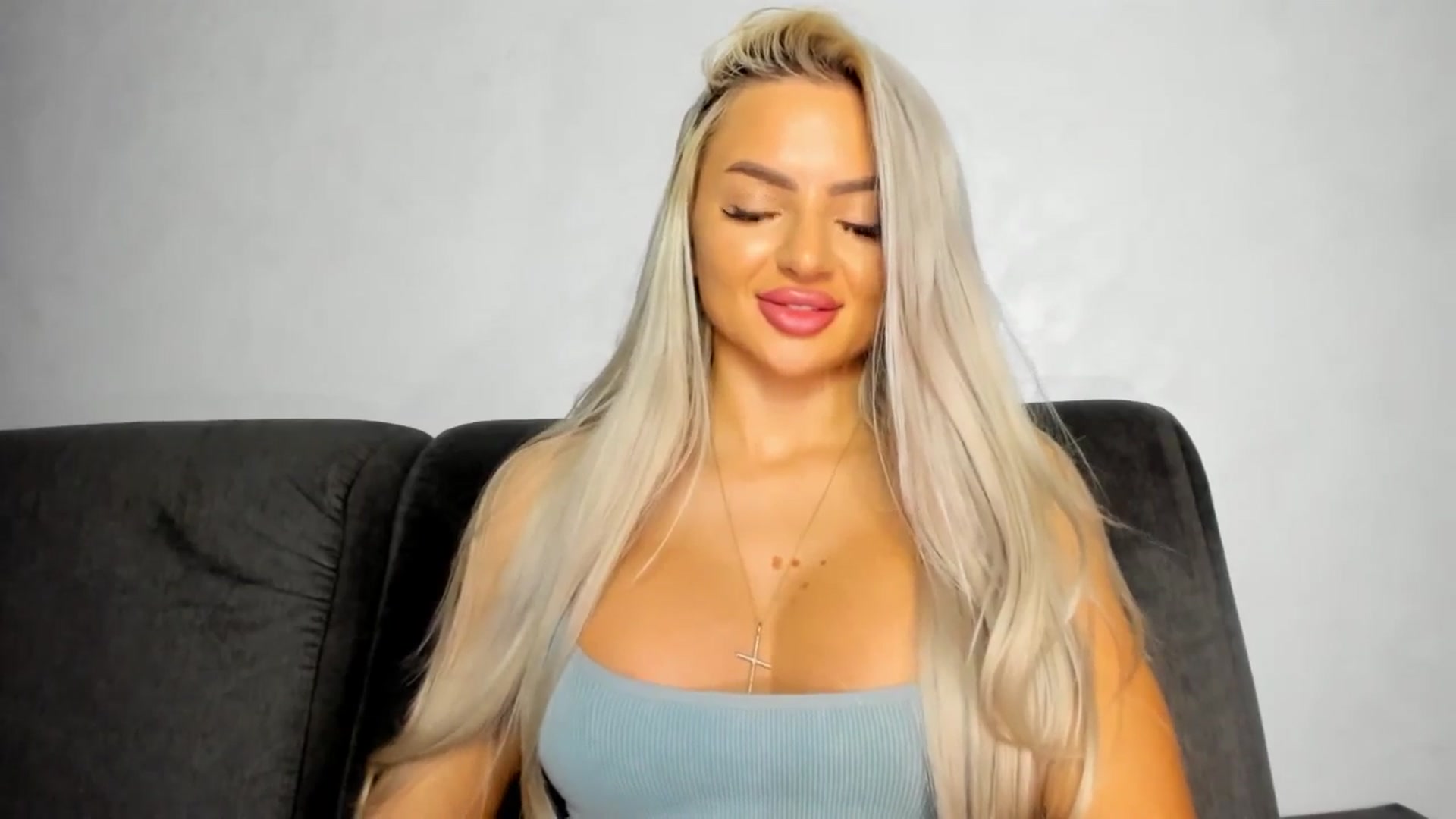 Gallery image thumbnail from barbie__girl's myfreecams stream on, 05/21/2025, 18:45 image 19 of 20