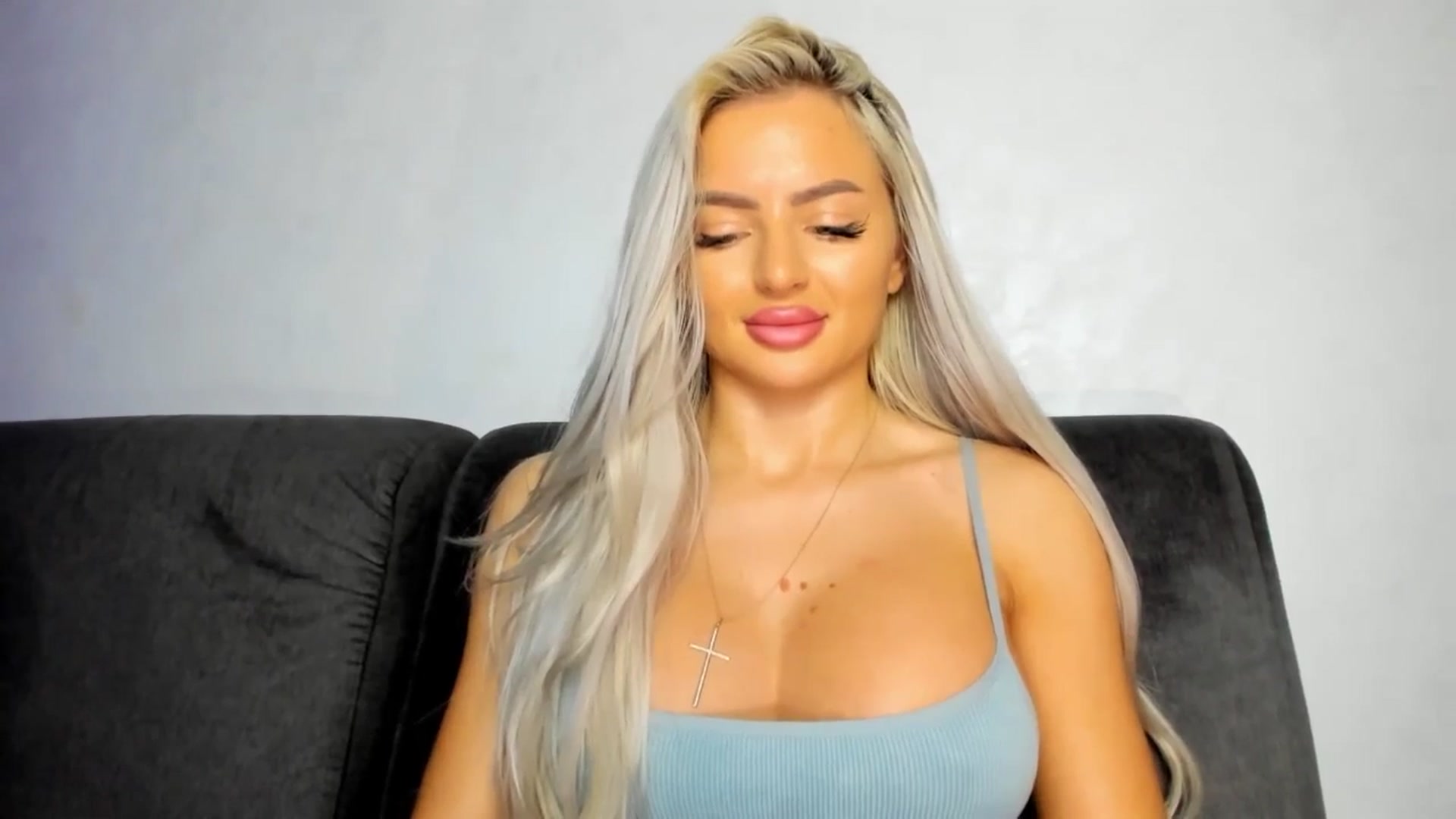 Gallery image thumbnail from barbie__girl's myfreecams stream on, 05/21/2025, 18:45 image 14 of 20