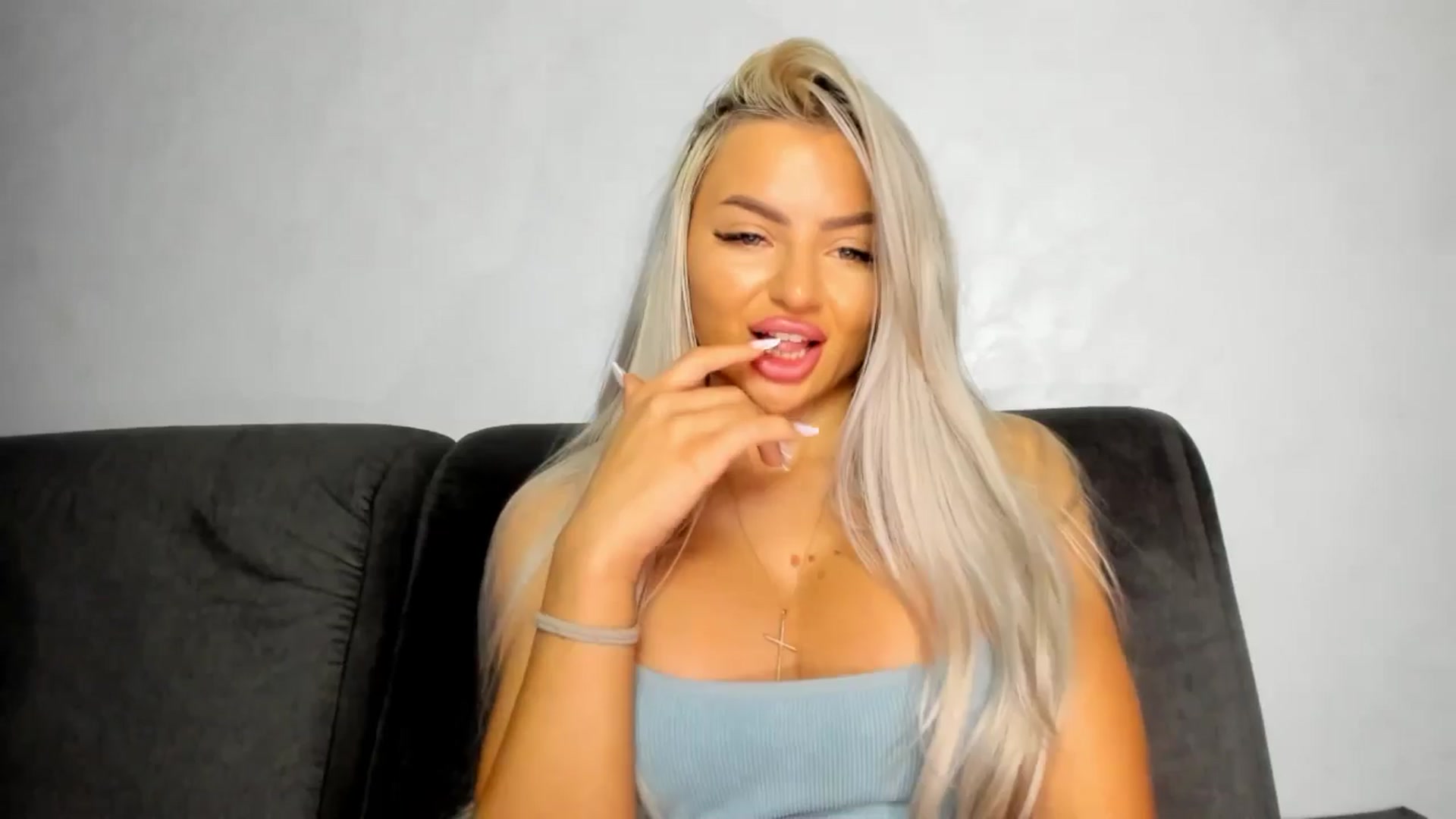 Gallery image thumbnail from barbie__girl's myfreecams stream on, 05/21/2025, 19:25 image 6 of 20