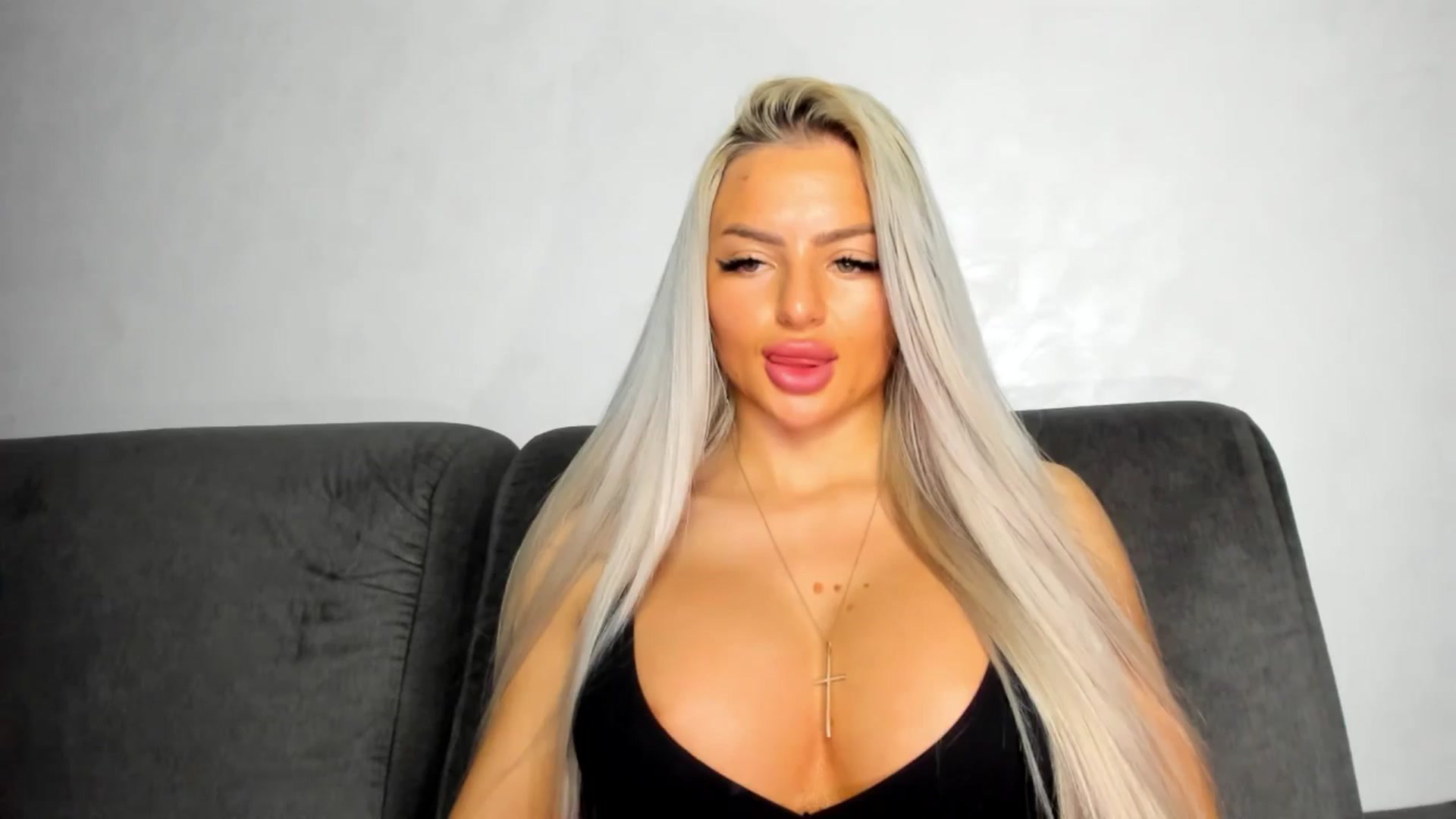 Gallery image thumbnail from barbie__girl's myfreecams stream on, 05/25/2025, 22:29 image 5 of 20