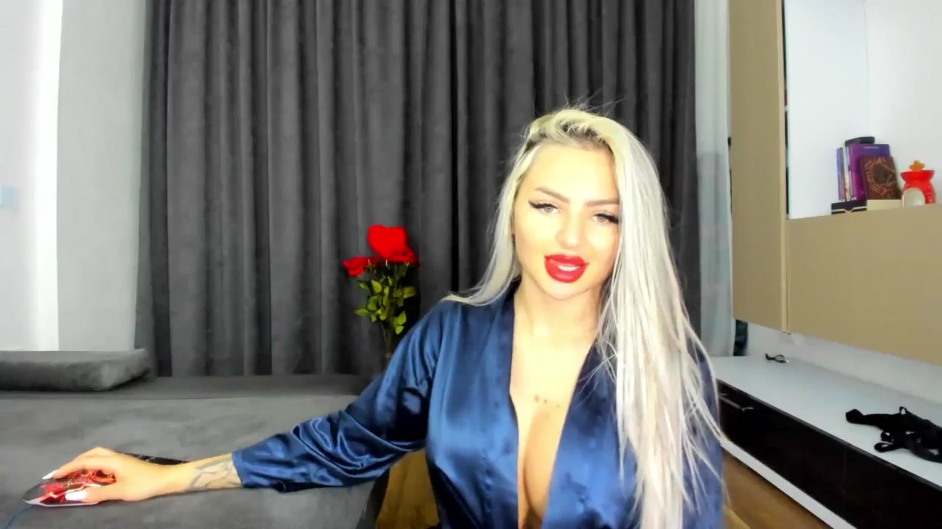 Gallery image thumbnail from barbie__girl's myfreecams stream on, 05/27/2025, 22:22 image 18 of 20