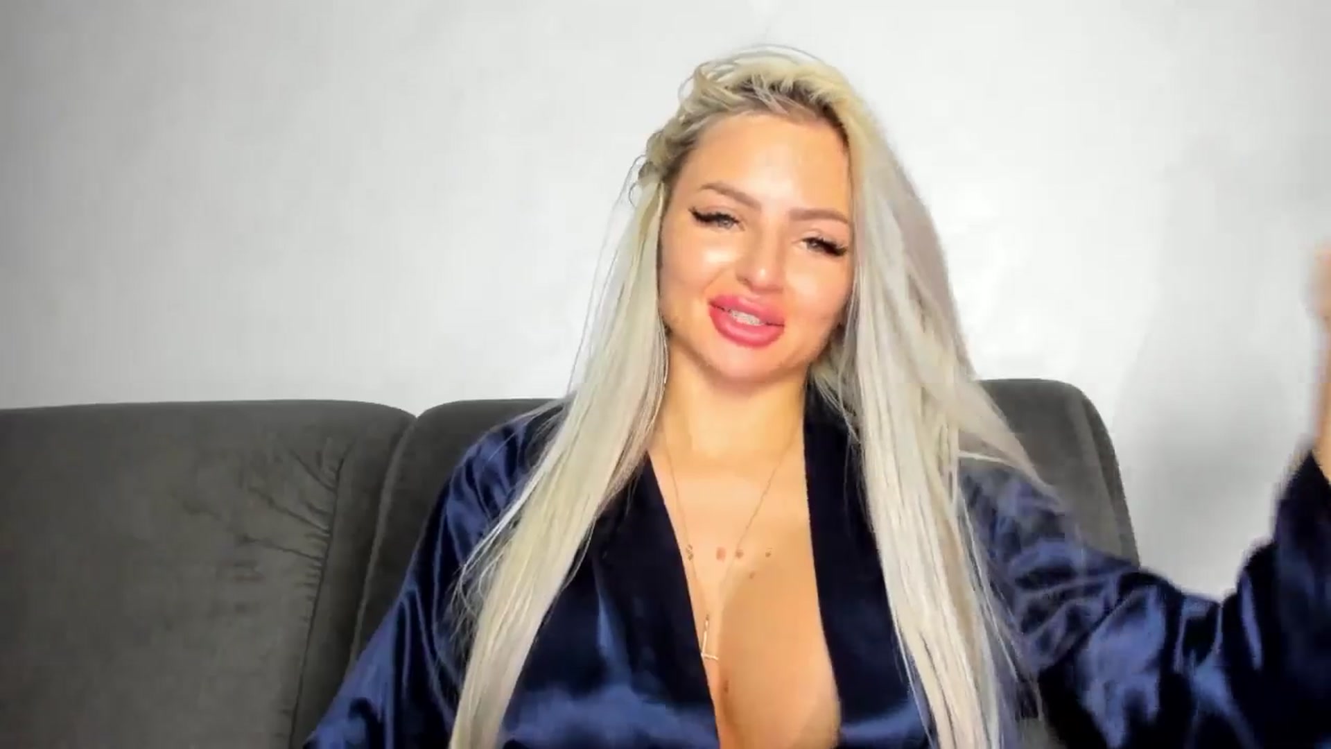 Gallery image thumbnail from barbie__girl's myfreecams stream on, 05/28/2025, 24:46 image 10 of 20