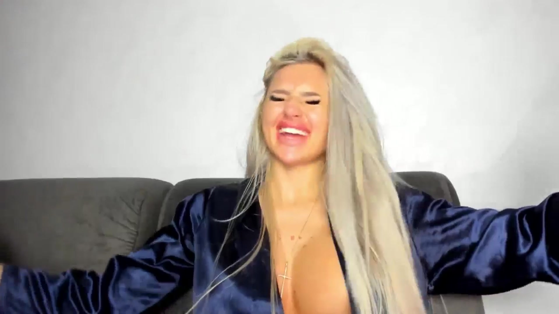 Gallery image thumbnail from barbie__girl's myfreecams stream on, 05/28/2025, 24:46 image 17 of 20