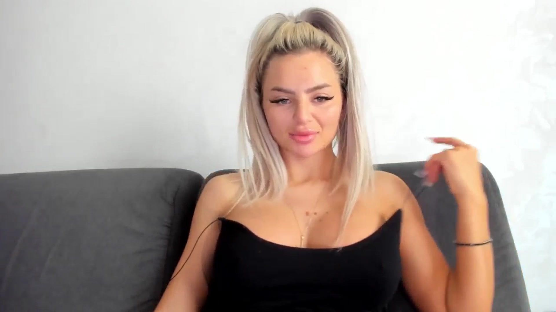 Gallery image thumbnail from barbie__girl's myfreecams stream on, 05/31/2025, 09:09 image 2 of 20