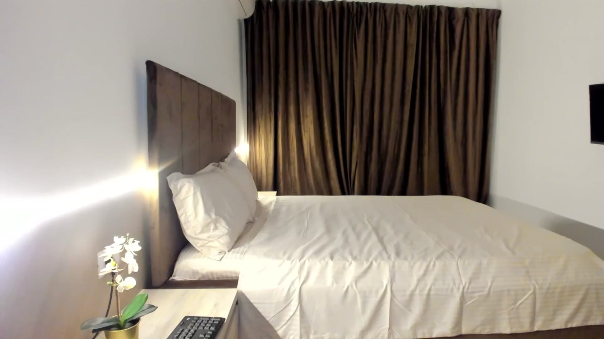 Gallery image thumbnail from barbie__girl's myfreecams stream on, 06/13/2025, 22:40 image 4 of 20