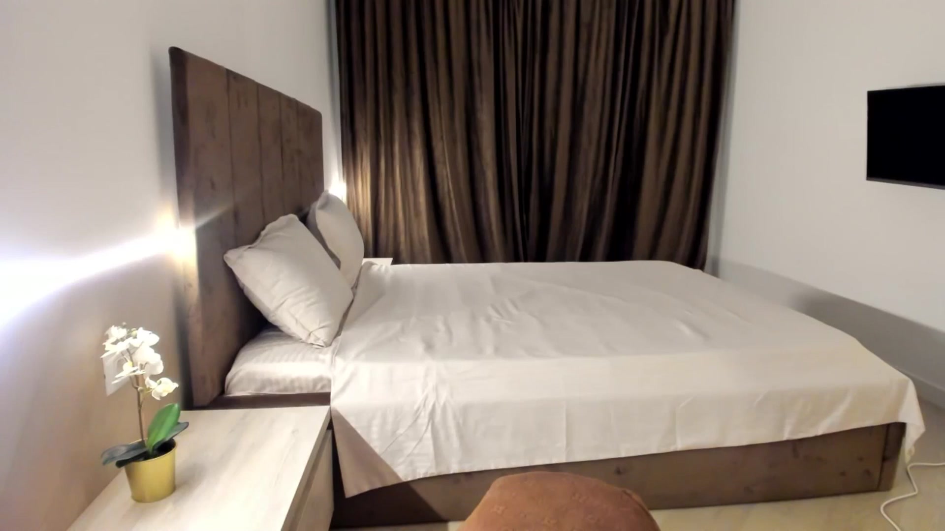 Gallery image thumbnail from barbie__girl's myfreecams stream on, 06/22/2025, 23:51 image 9 of 20