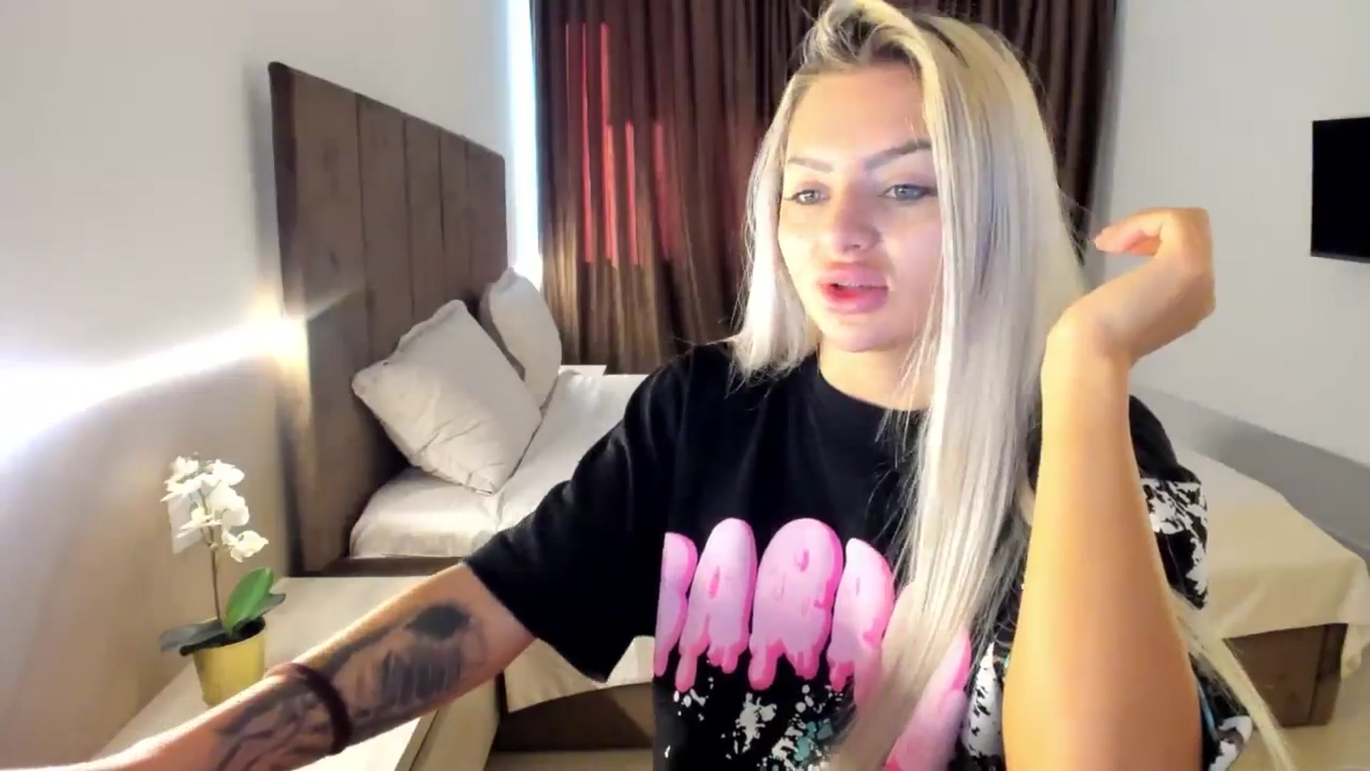 Gallery image thumbnail from barbie__girl's myfreecams stream on, 06/23/2025, 16:26 image 6 of 20