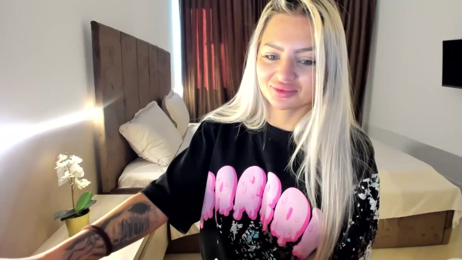 Gallery image thumbnail from barbie__girl's myfreecams stream on, 06/23/2025, 16:26 image 1 of 20
