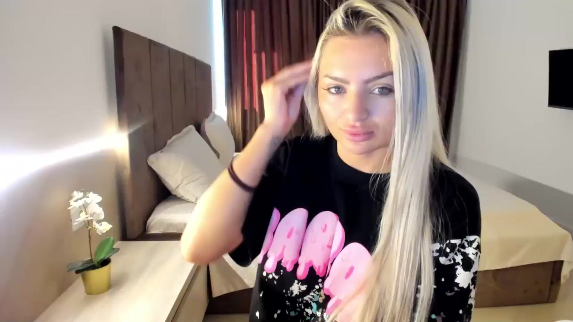 Gallery image thumbnail from barbie__girl's myfreecams stream on, 06/23/2025, 16:26 image 5 of 20