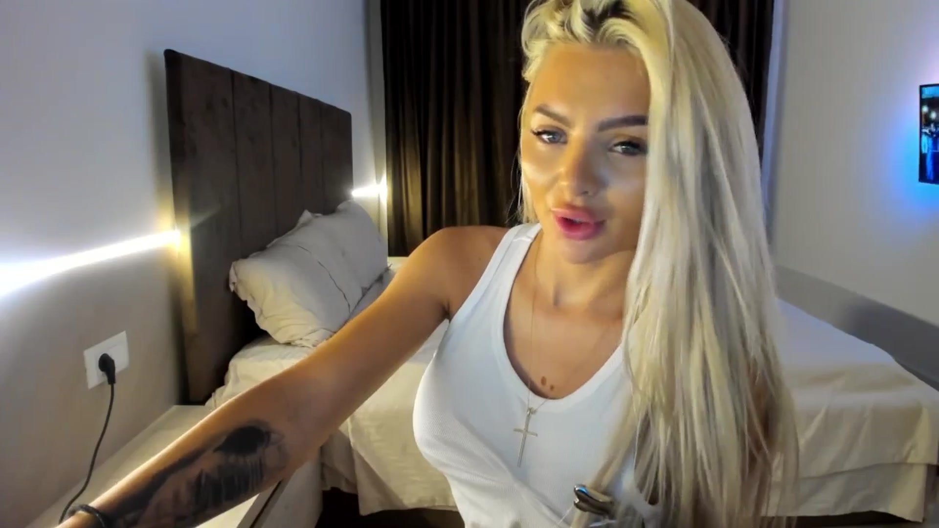 Gallery image thumbnail from barbie__girl's myfreecams stream on, 07/24/2025, 20:54 image 12 of 20