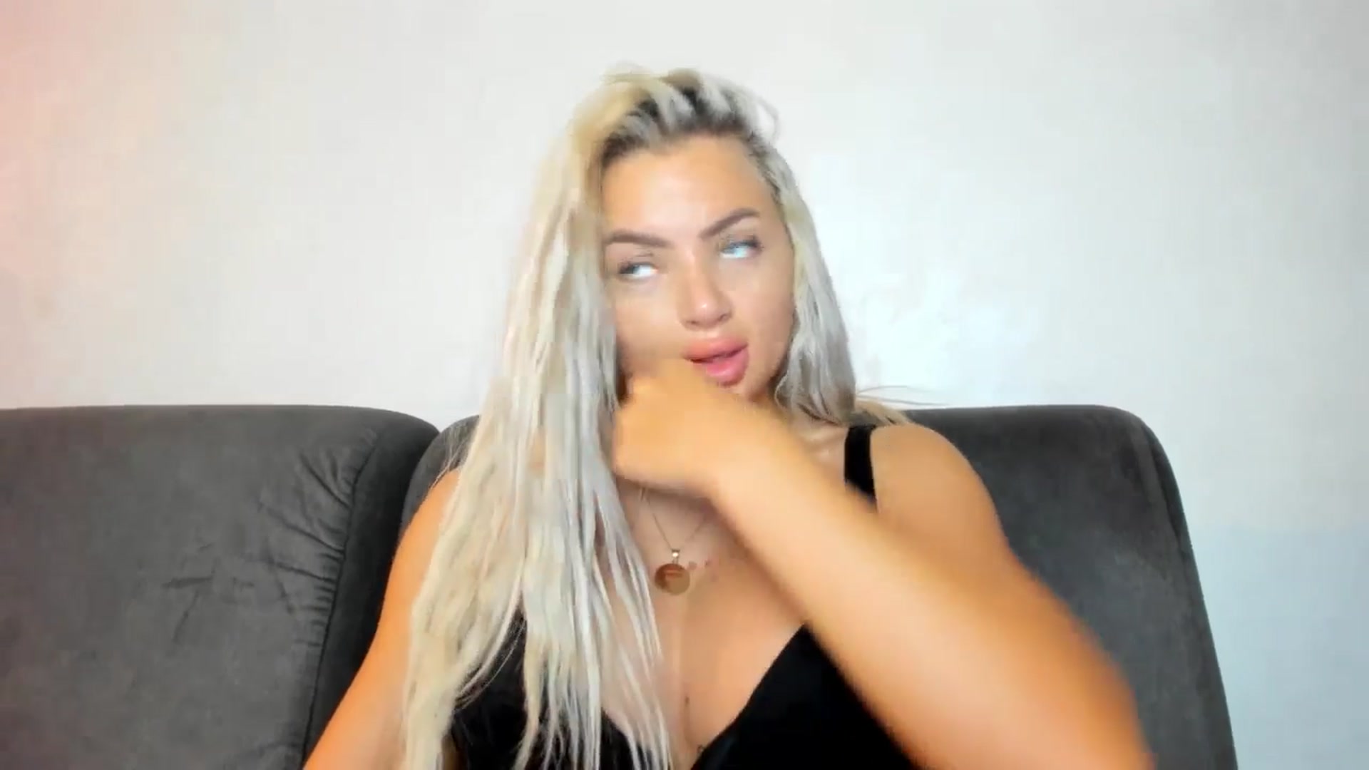 Gallery image thumbnail from barbie__girl's myfreecams stream on, 08/13/2025, 23:22 image 5 of 20