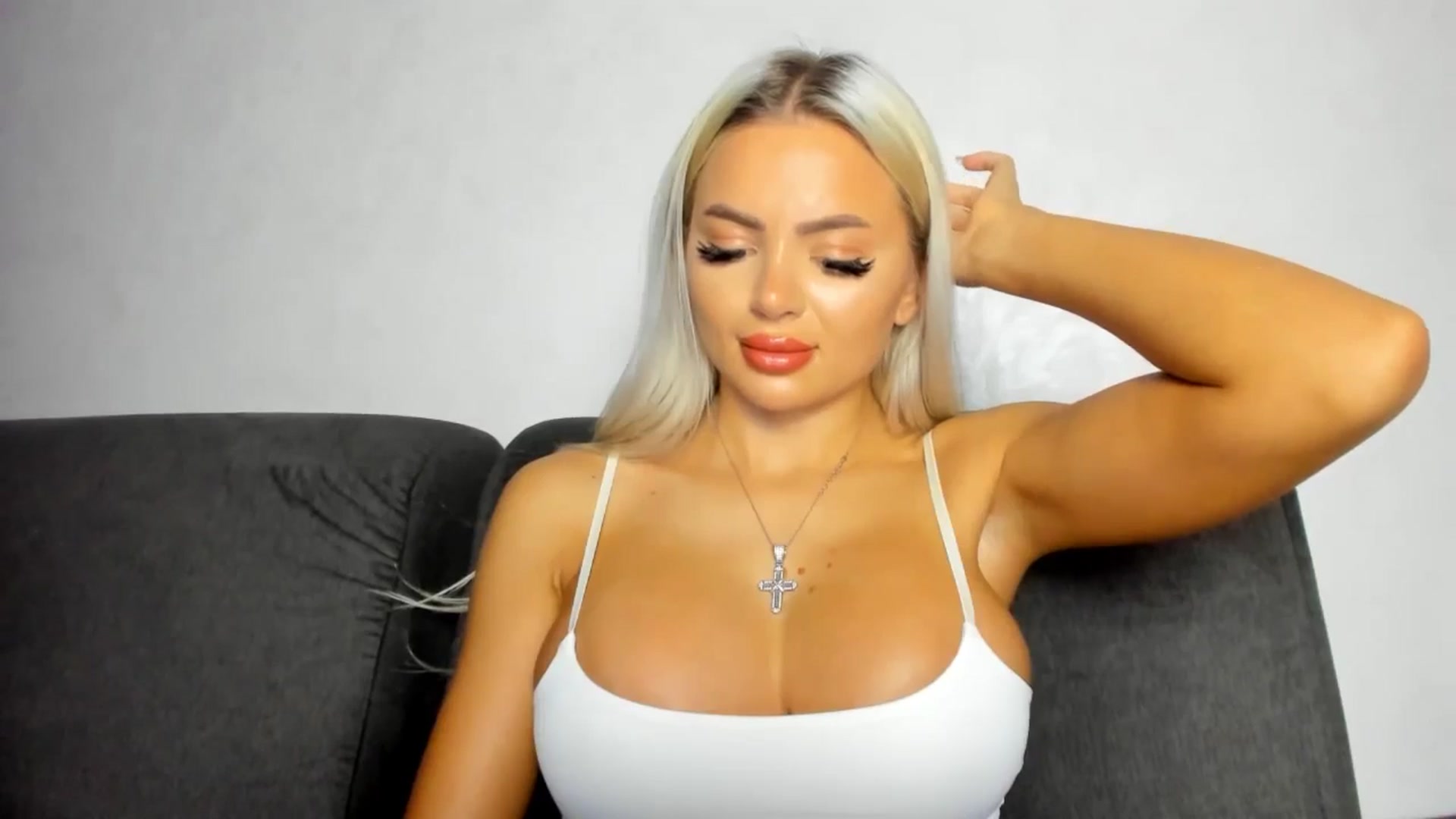 Gallery image thumbnail from barbie__girl's myfreecams stream on, 09/01/2025, 21:31 image 18 of 20
