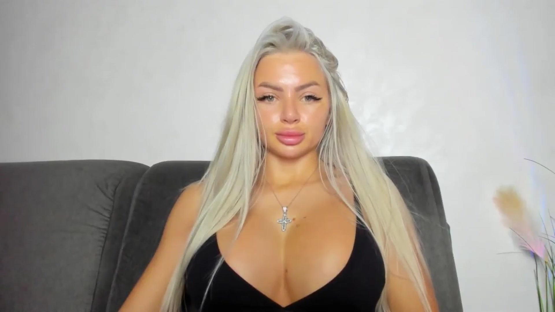 Gallery image thumbnail from barbie__girl's myfreecams stream on, 09/08/2025, 05:08 image 14 of 20