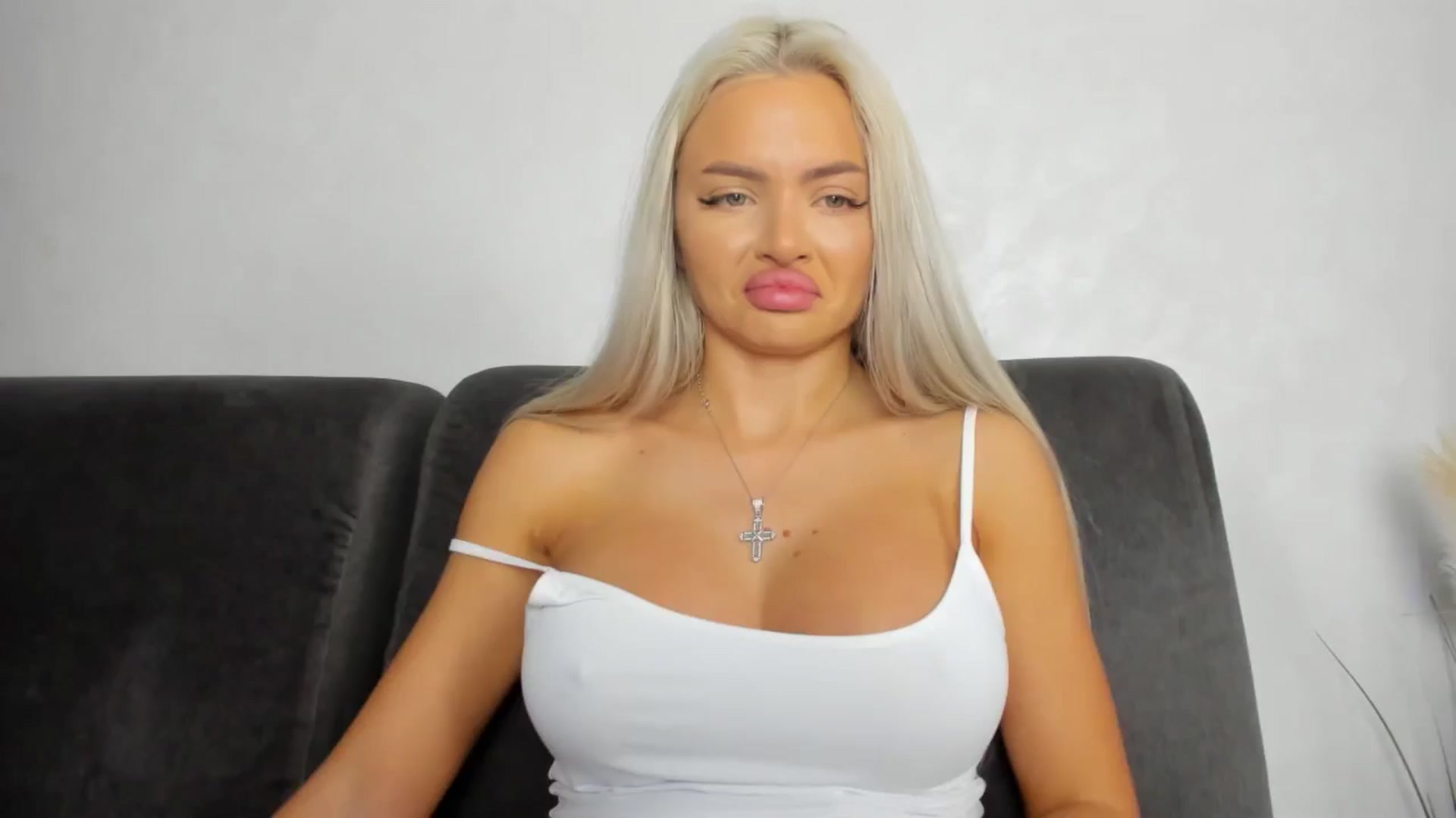 Gallery image thumbnail from barbie__girl's myfreecams stream on, 09/19/2025, 11:47 image 1 of 20
