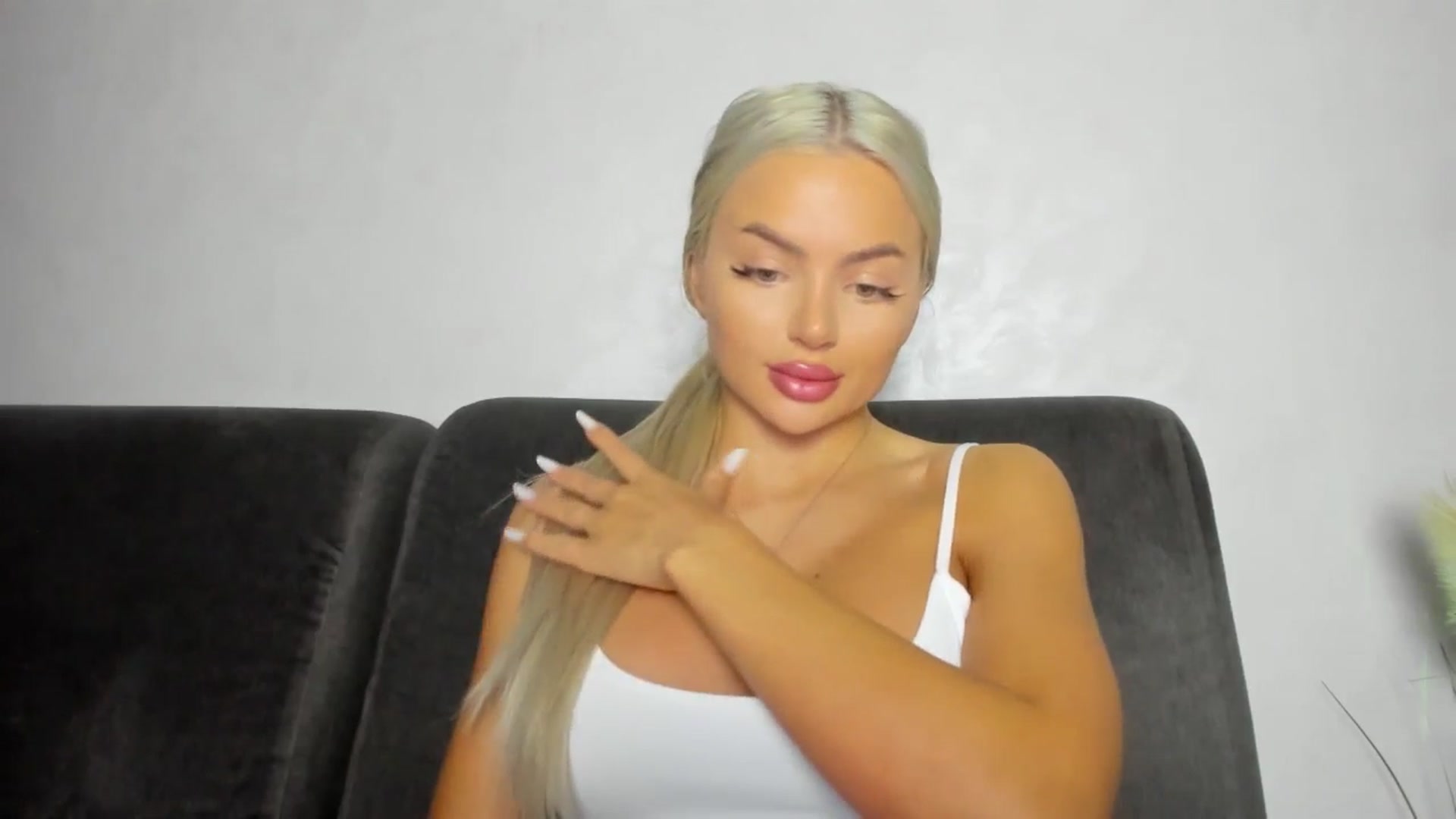 Gallery image thumbnail from barbie__girl's myfreecams stream on, 09/19/2025, 14:04 image 15 of 20