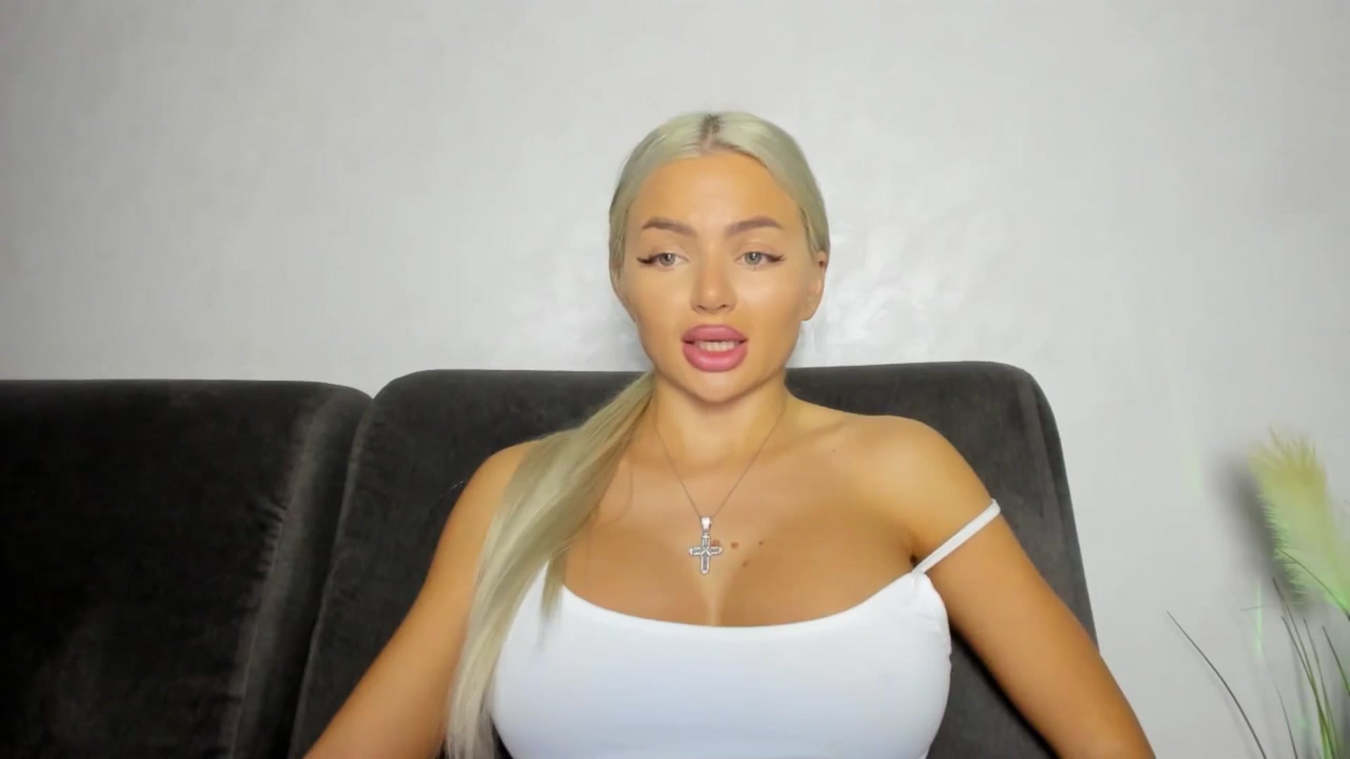 Gallery image thumbnail from barbie__girl's myfreecams stream on, 09/19/2025, 15:59 image 12 of 20